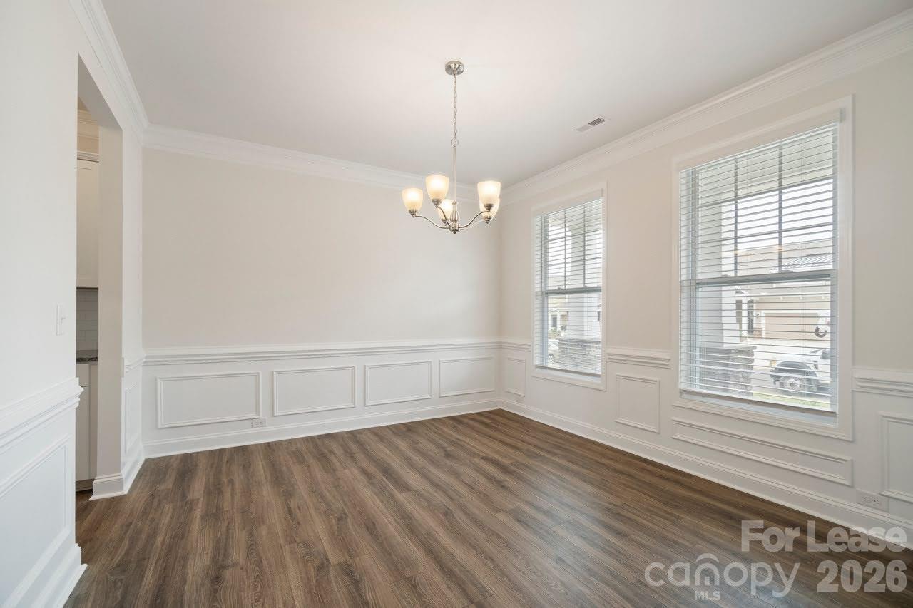 1024 Arbury Way Property Photo 3