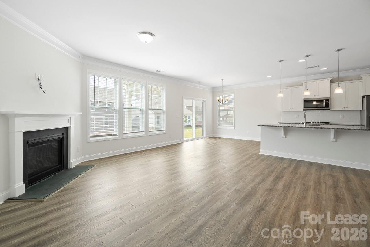 1024 Arbury Way Property Photo 5