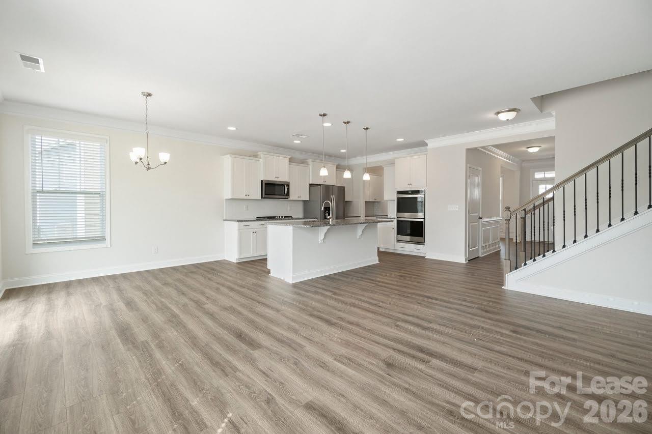 1024 Arbury Way Property Photo 6