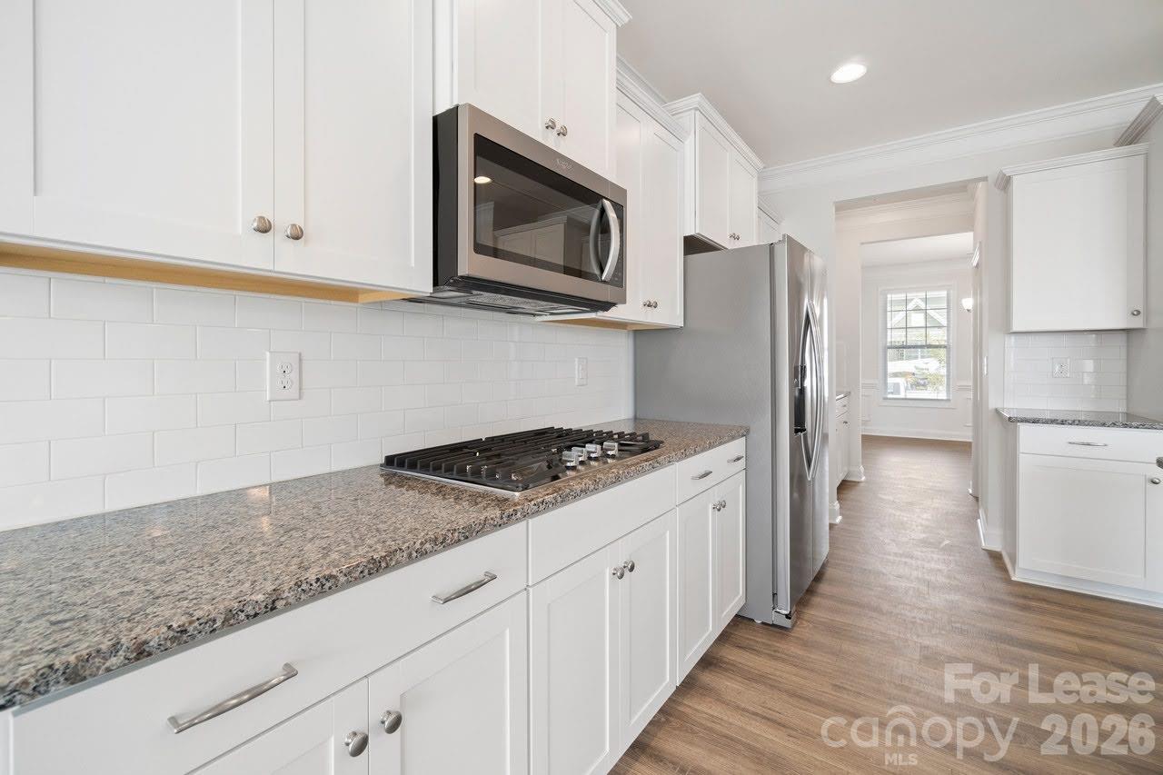 1024 Arbury Way Property Photo 9