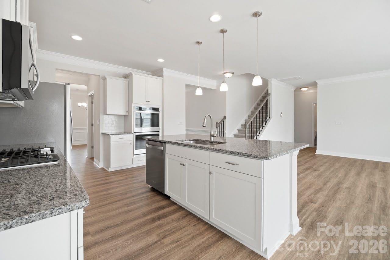 1024 Arbury Way Property Photo 10