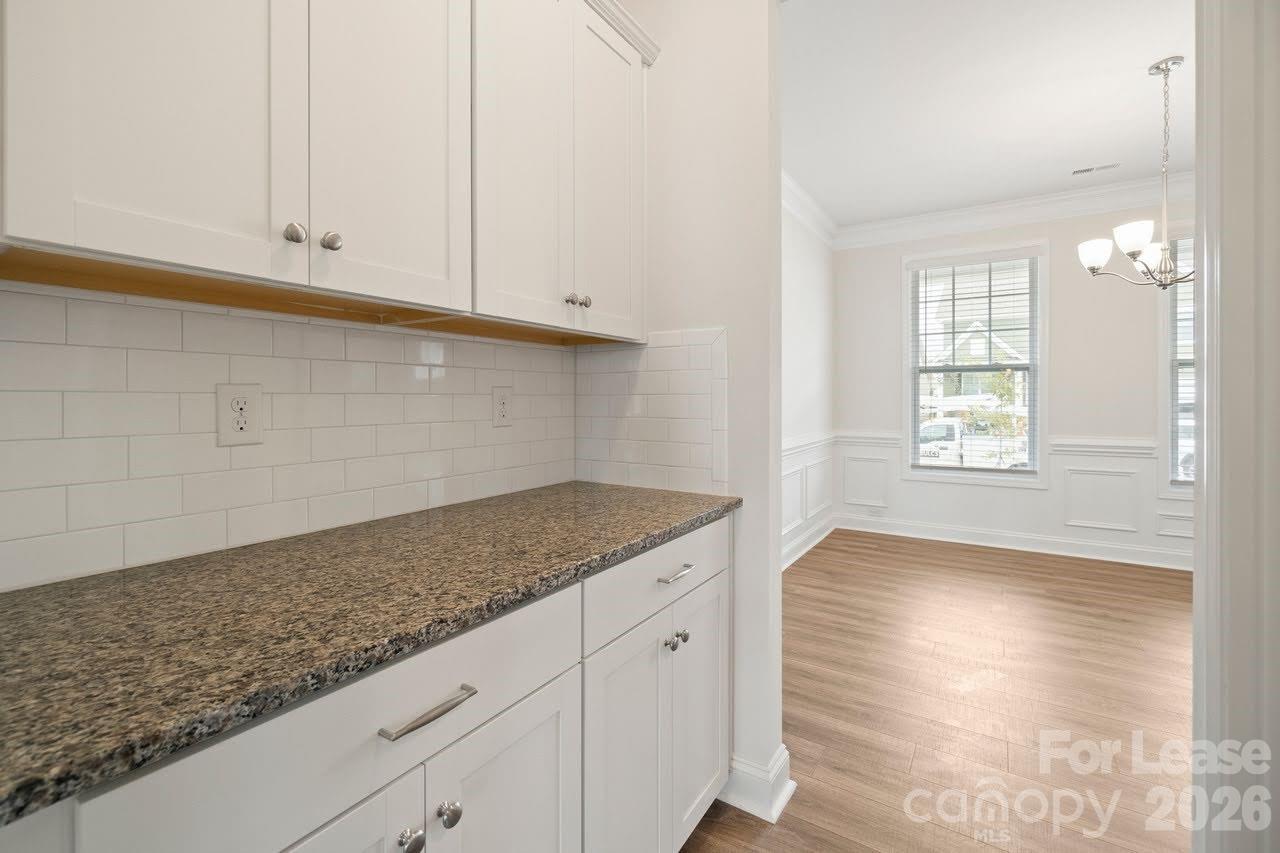 1024 Arbury Way Property Photo 11