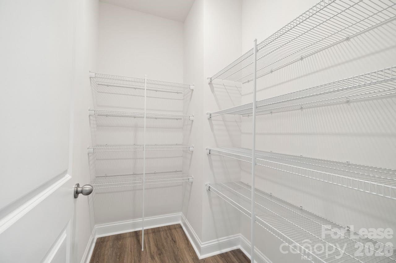 1024 Arbury Way Property Photo 12