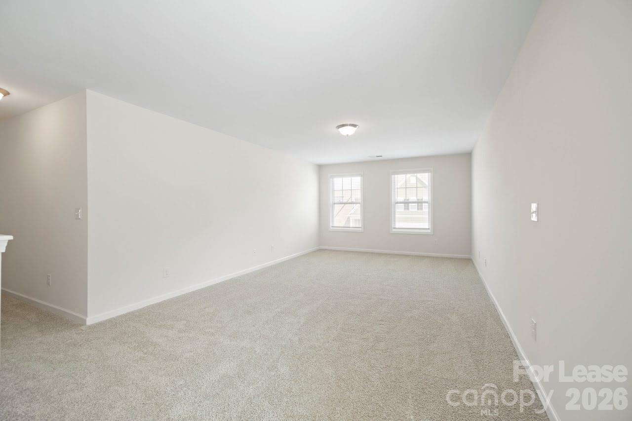 1024 Arbury Way Property Photo 16