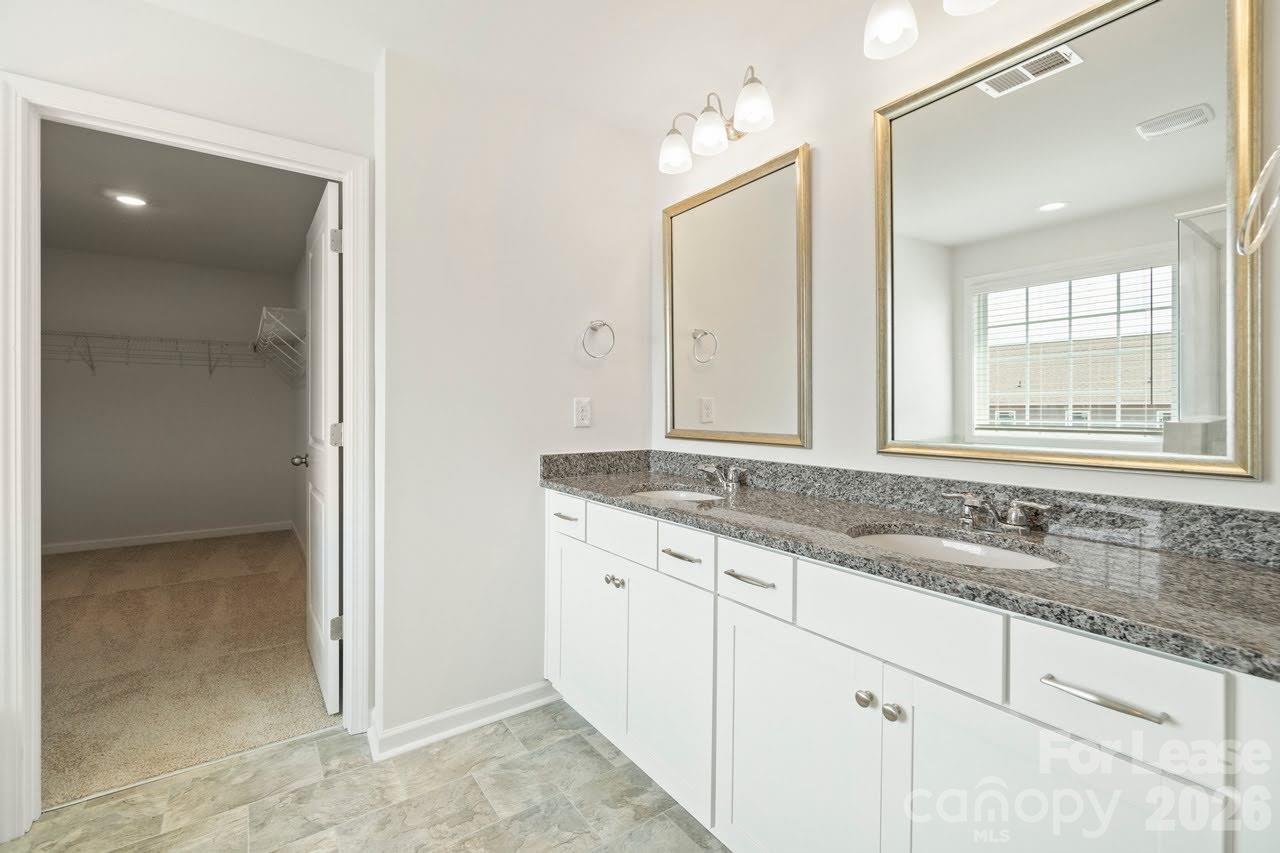 1024 Arbury Way Property Photo 19