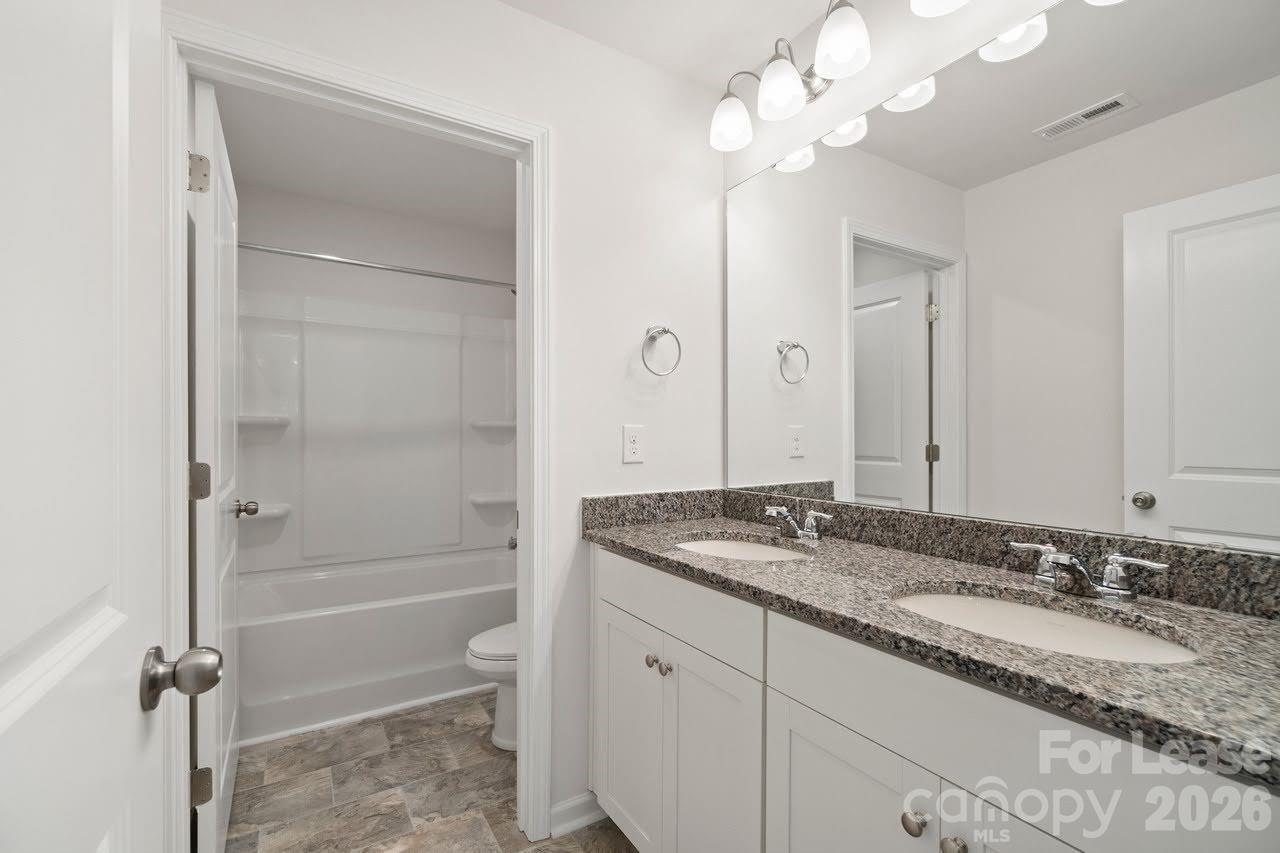 1024 Arbury Way Property Photo 25