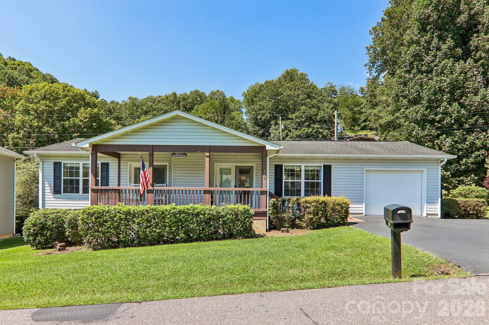117 Pinellas Lane Property Photo 1