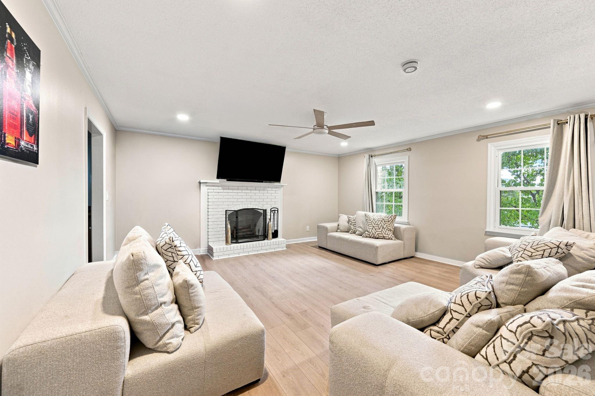 436 Peace Haven Road Property Photo 3