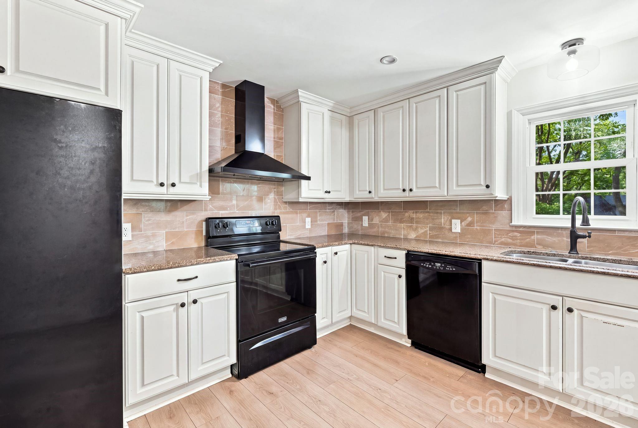 436 Peace Haven Road Property Photo 6