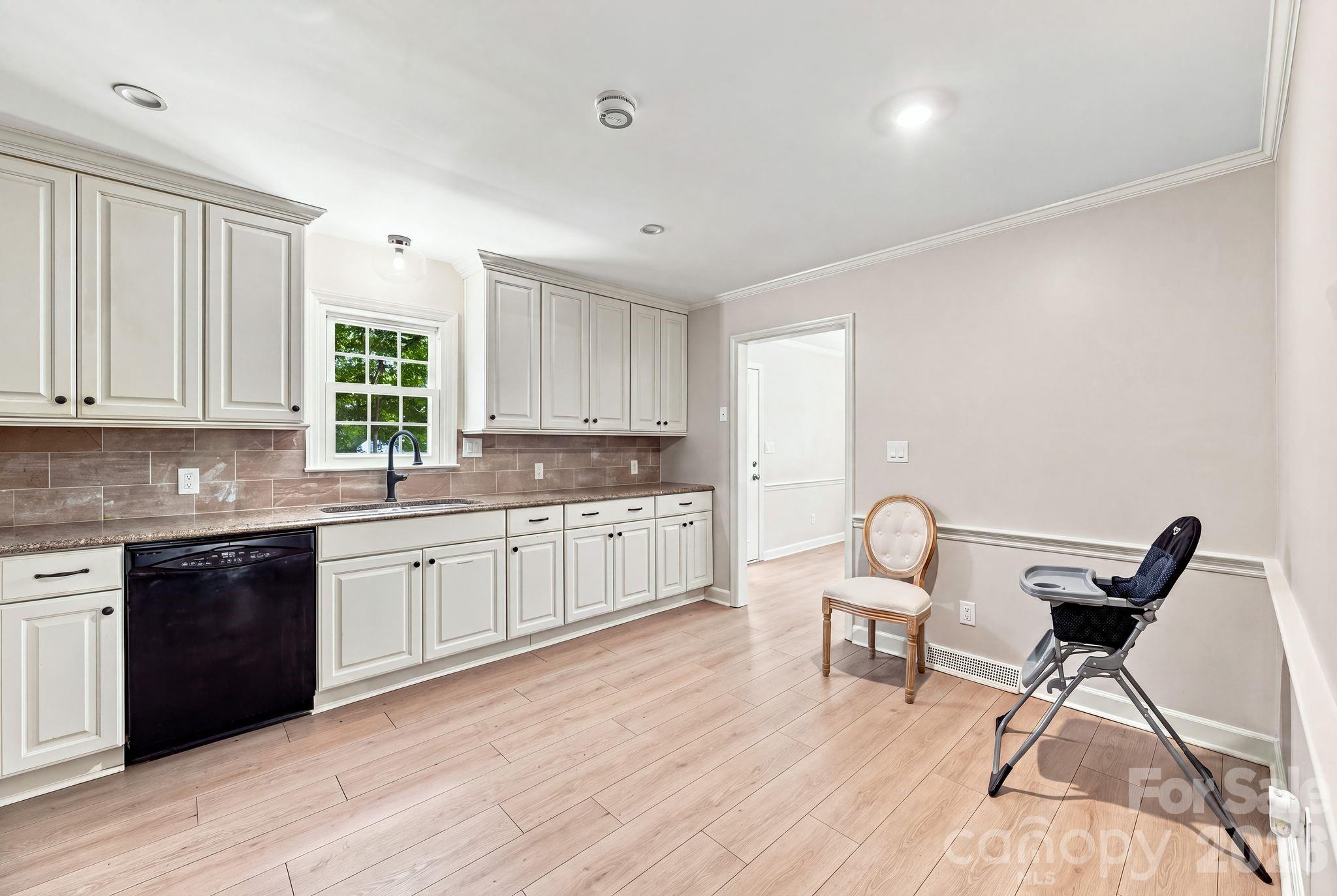 436 Peace Haven Road Property Photo 8