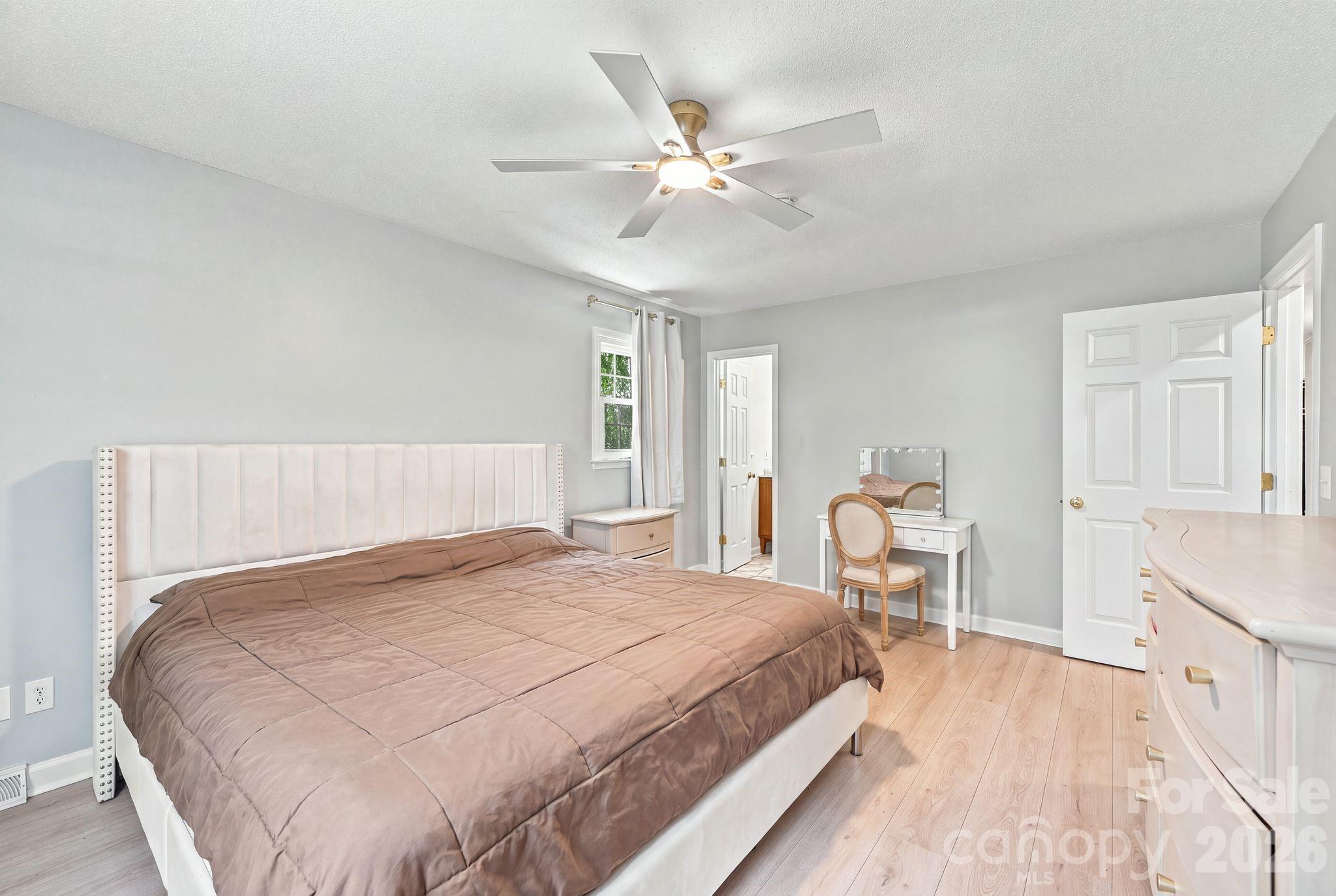 436 Peace Haven Road Property Photo 11