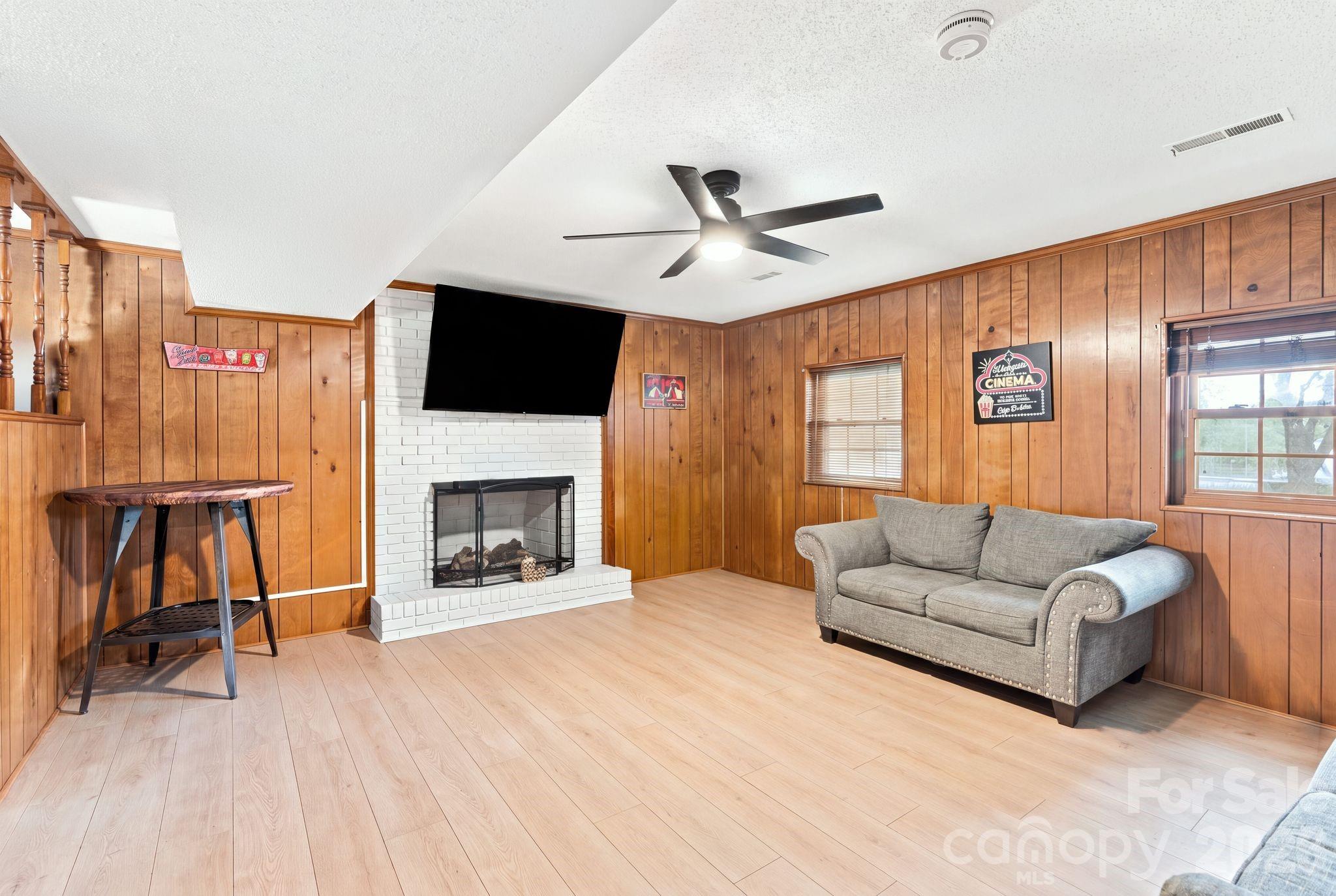 436 Peace Haven Road Property Photo 20