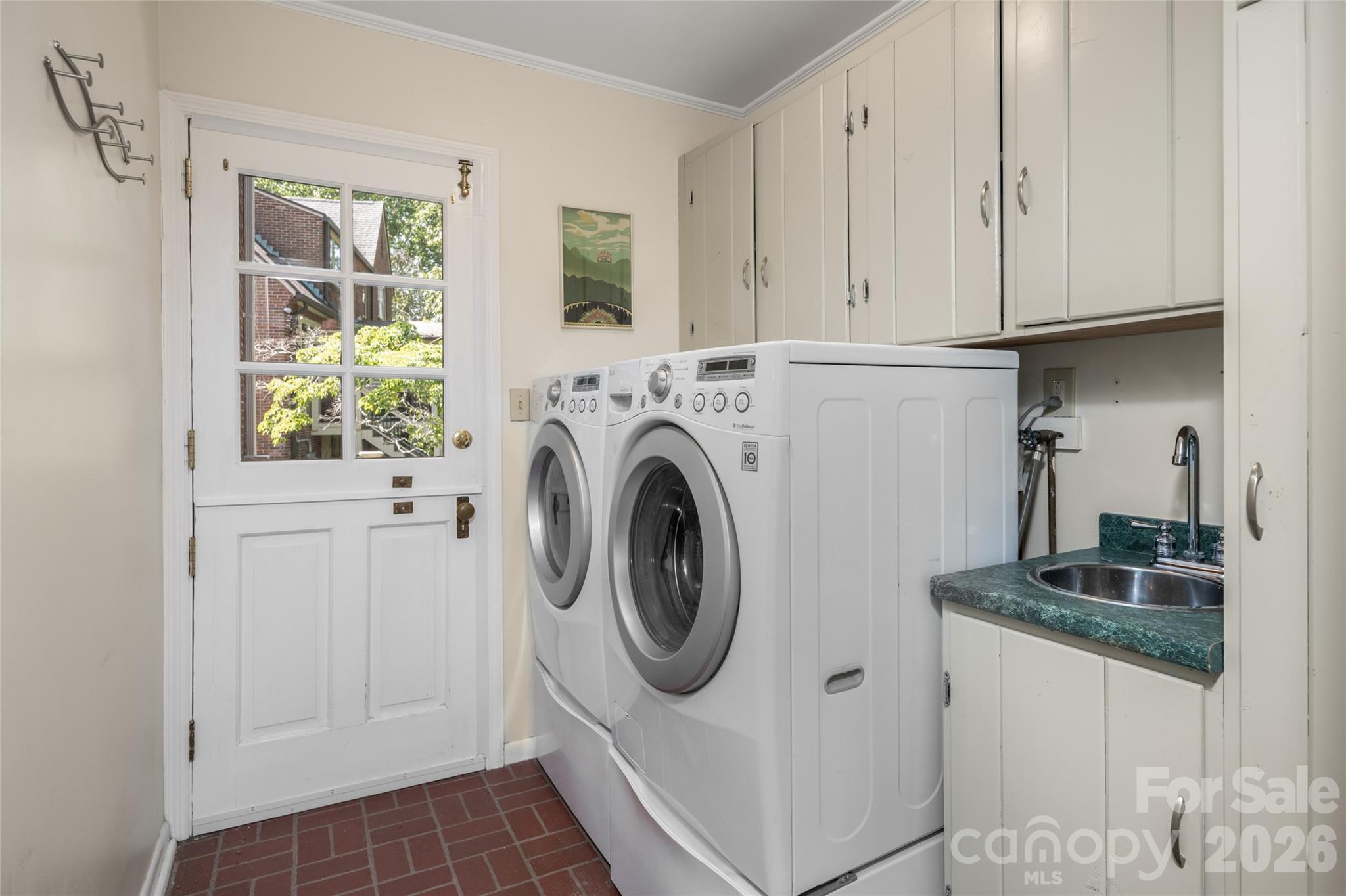 17 Lynwood Road Property Photo 31