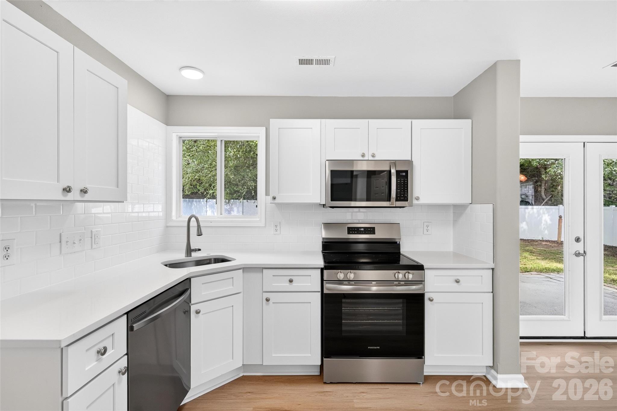3808 Nuthatch Drive Property Photo 6