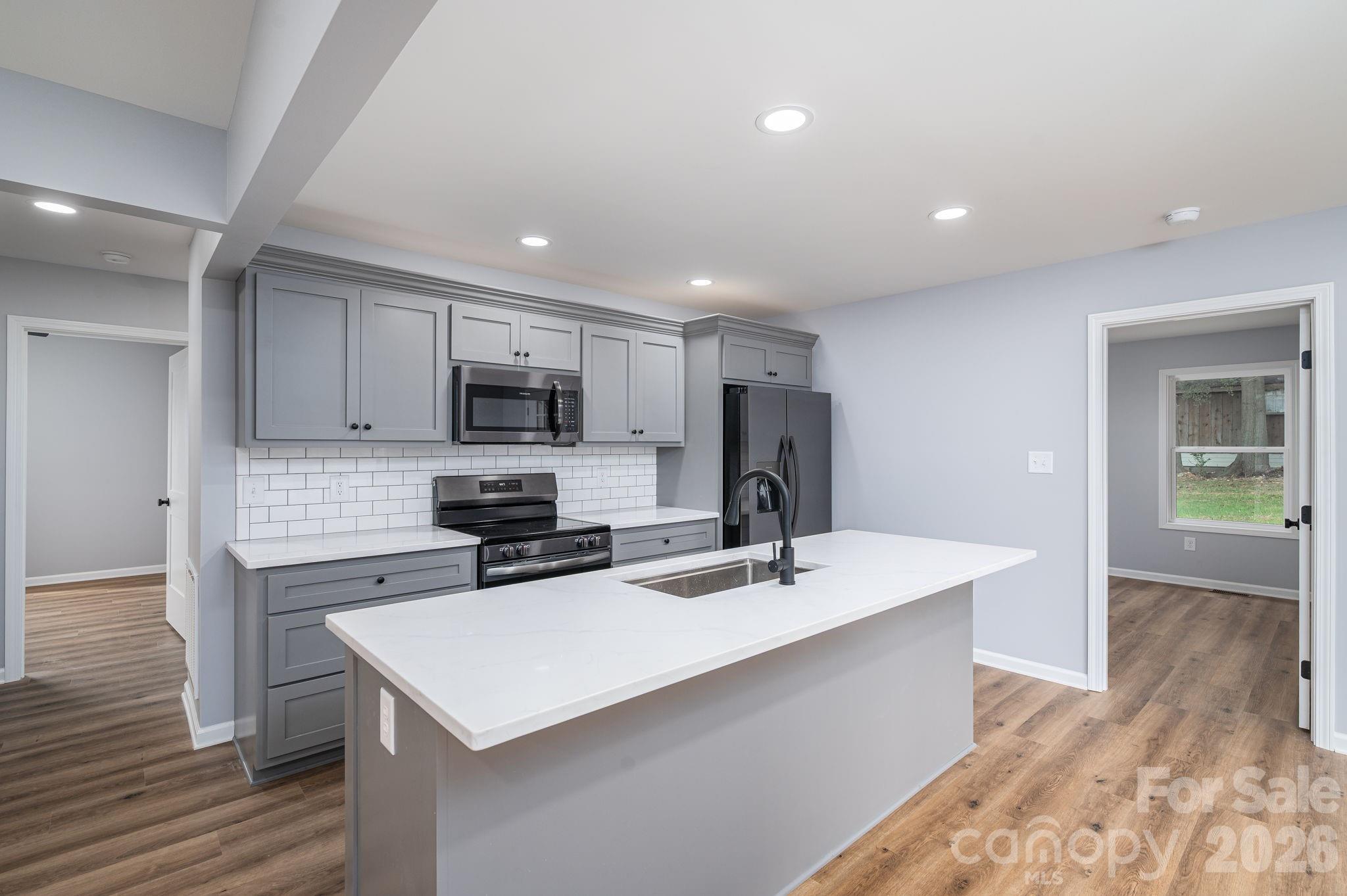 511 N State Street Property Photo 9