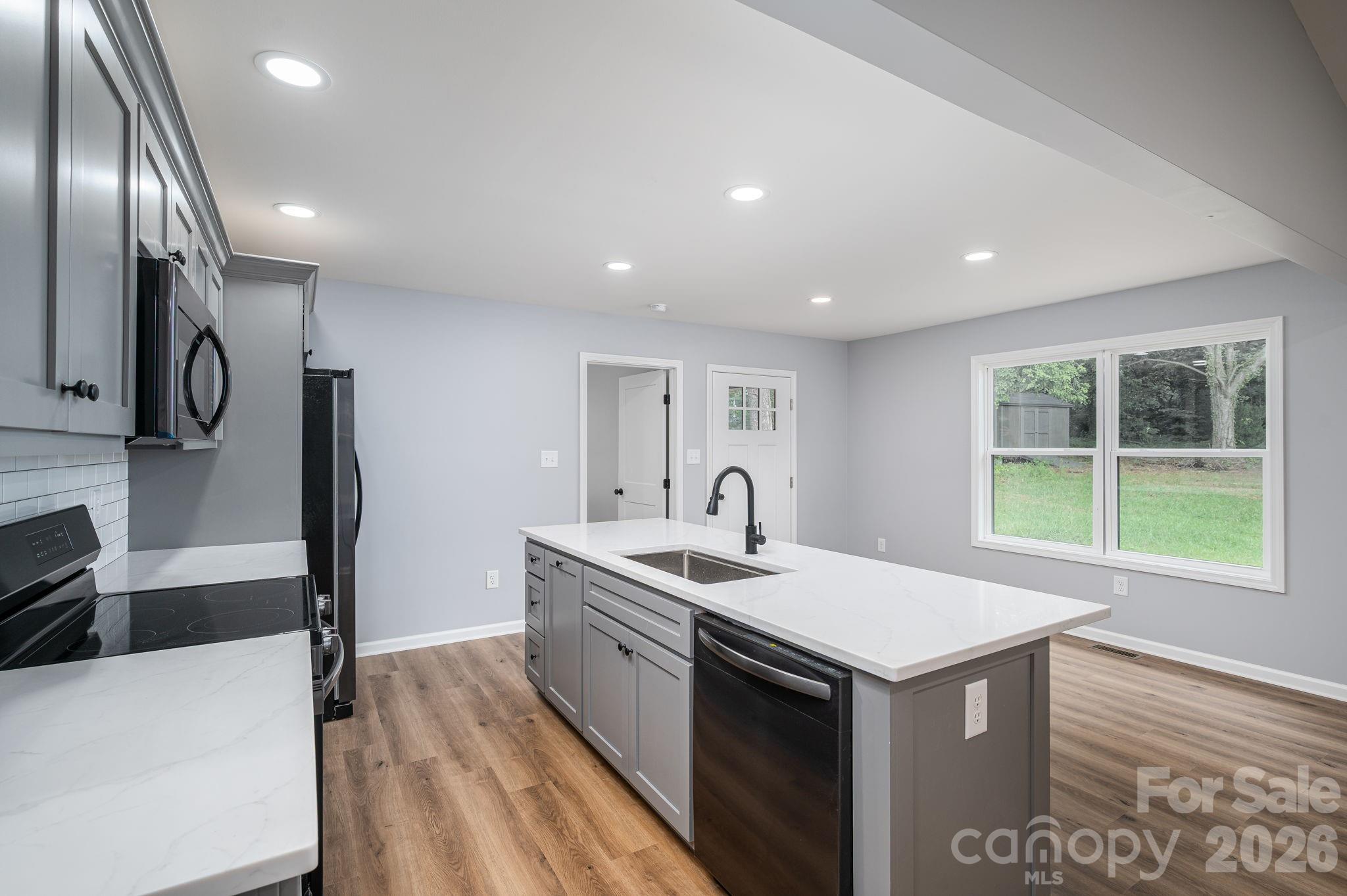 511 N State Street Property Photo 11