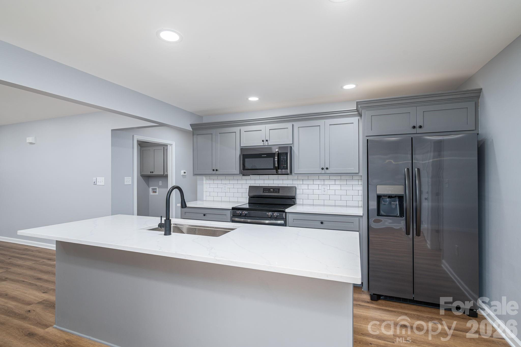 511 N State Street Property Photo 13