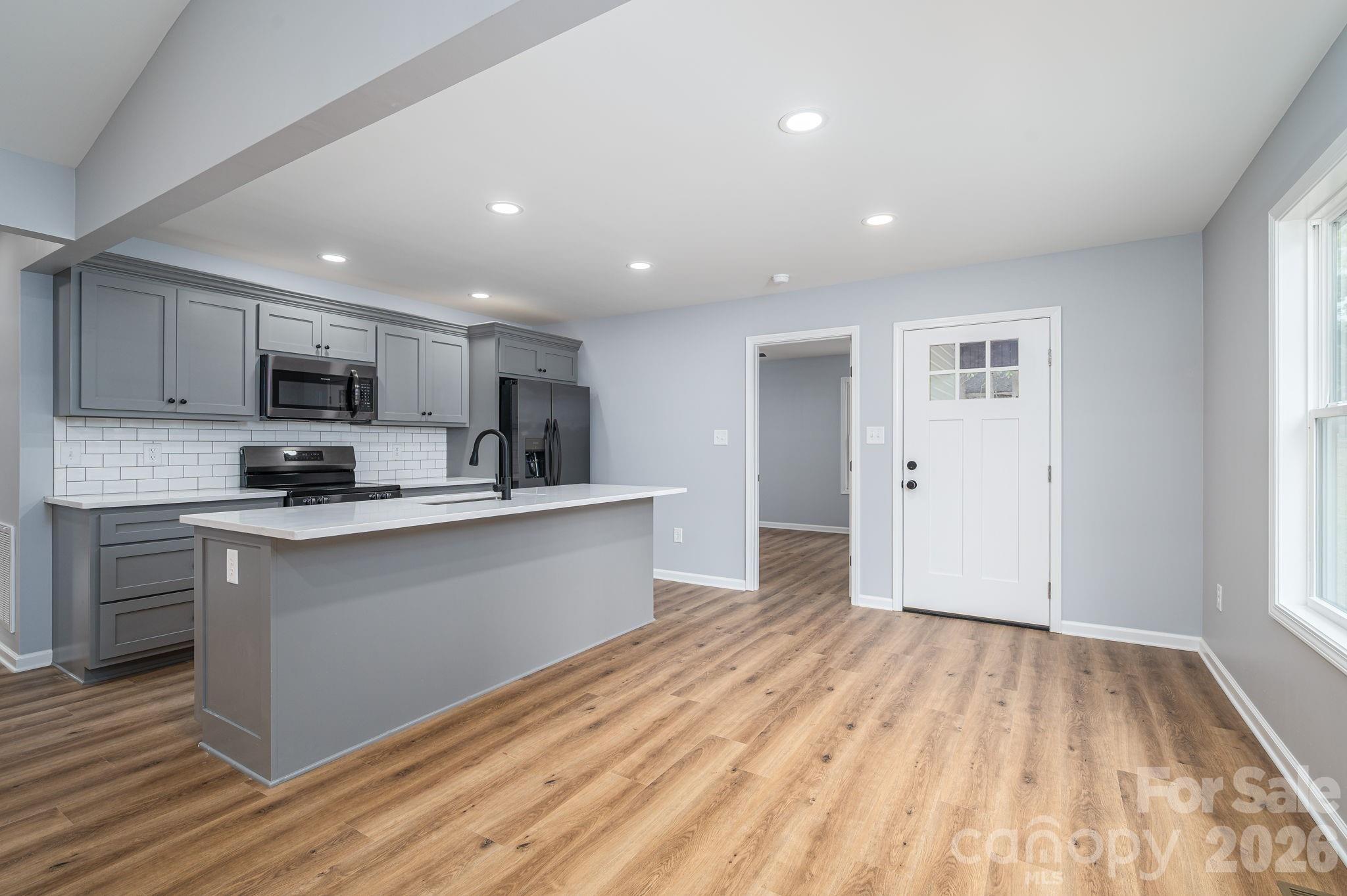 511 N State Street Property Photo 14