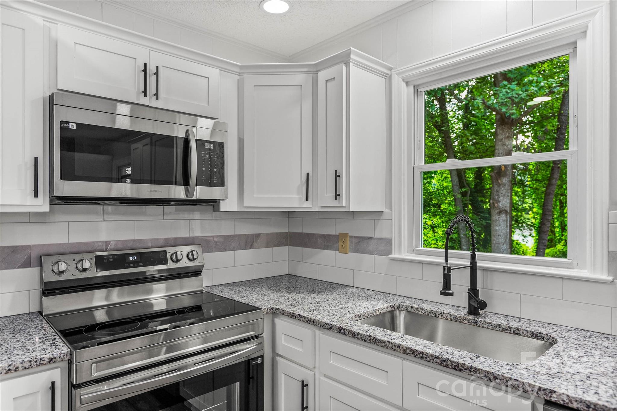 248 Harriet Lane Property Photo 6