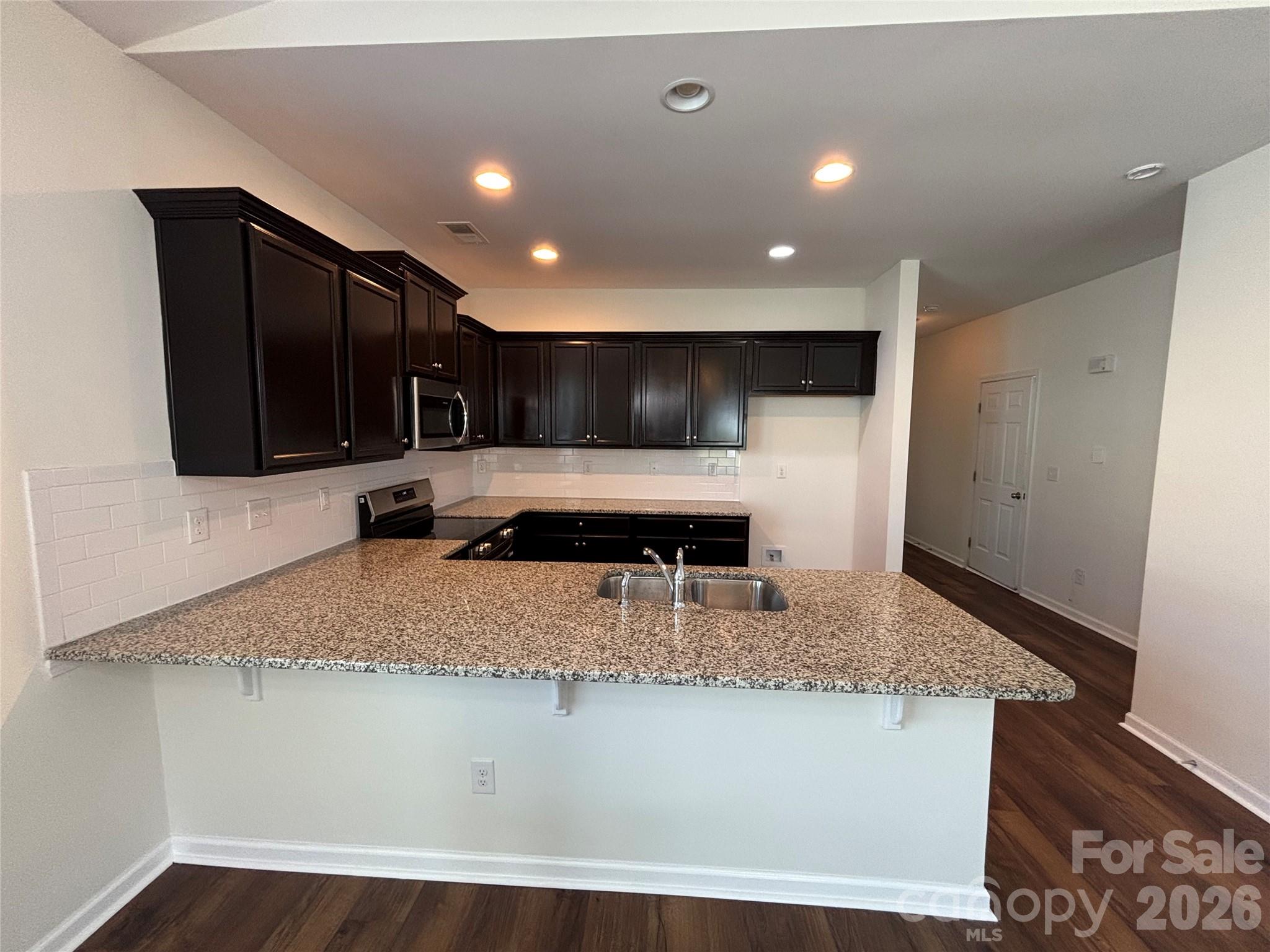 6816 Pennyroyal Way Property Photo 3