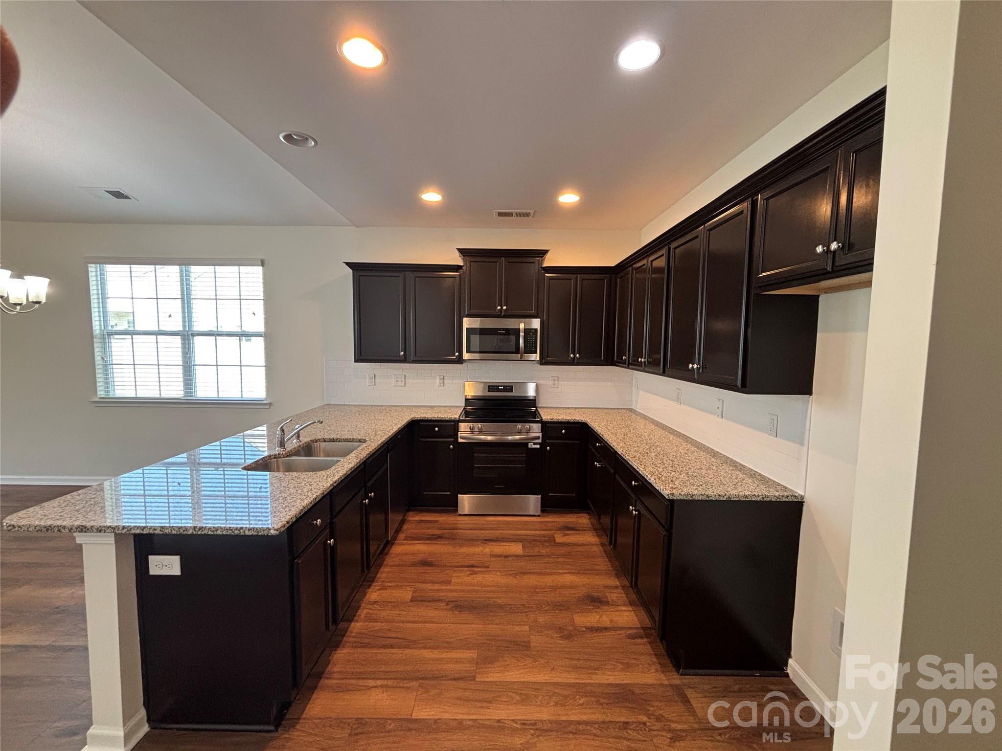 6816 Pennyroyal Way Property Photo 4