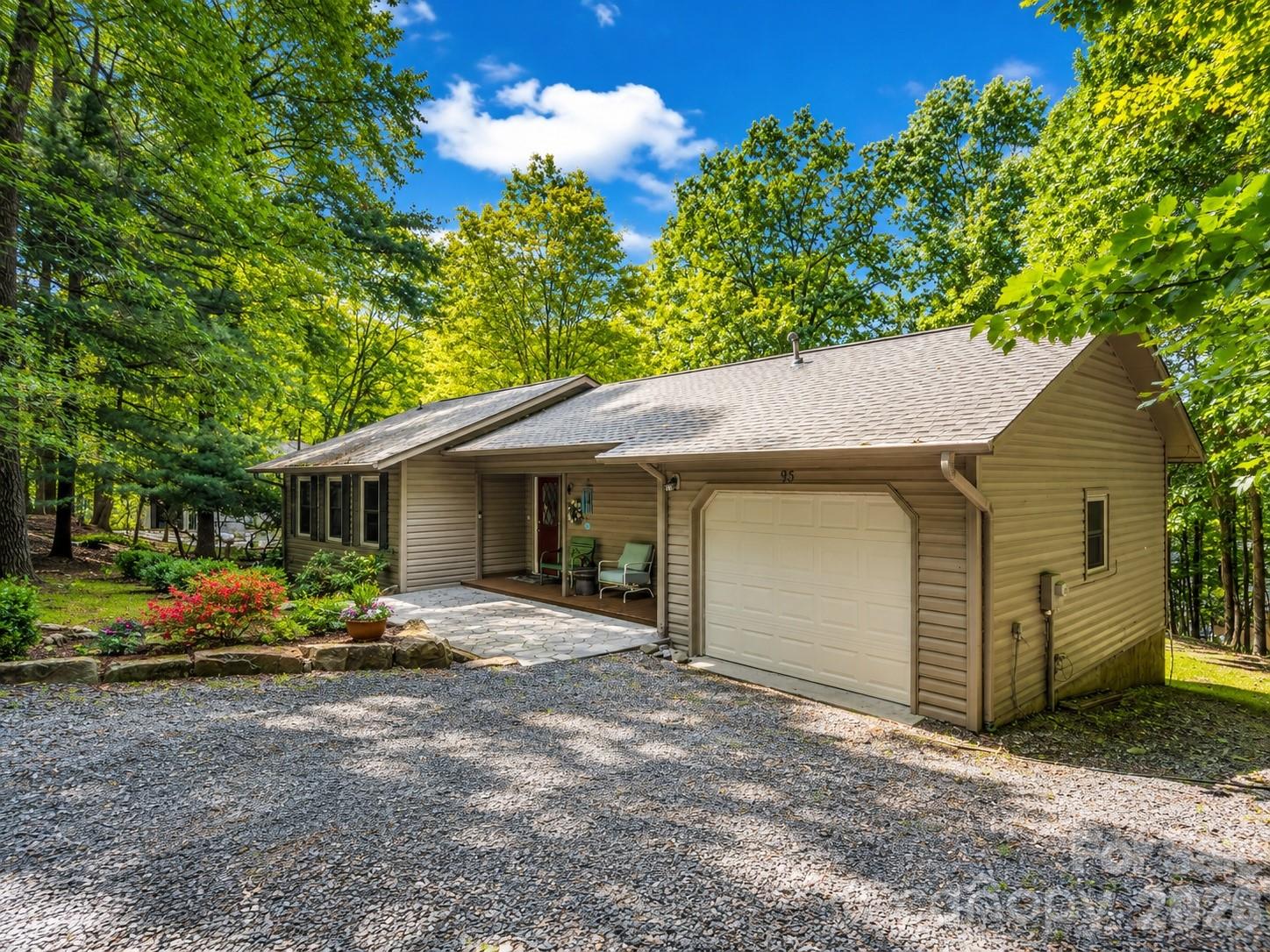 93 Guledisgonihi Court Property Photo 2