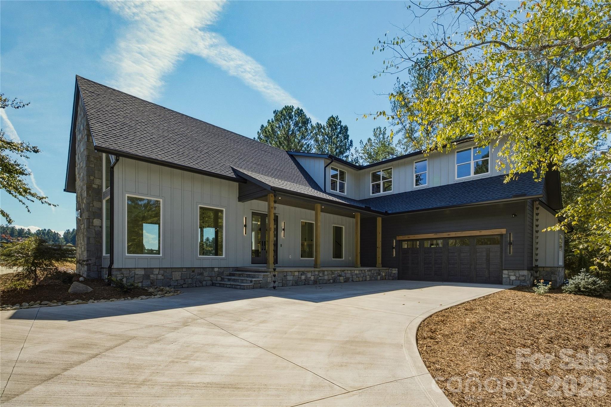 2303 Paddock Circle Property Photo 4