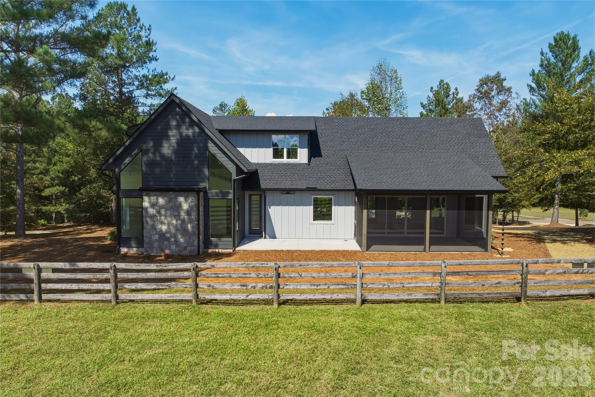 2303 Paddock Circle Property Photo 6