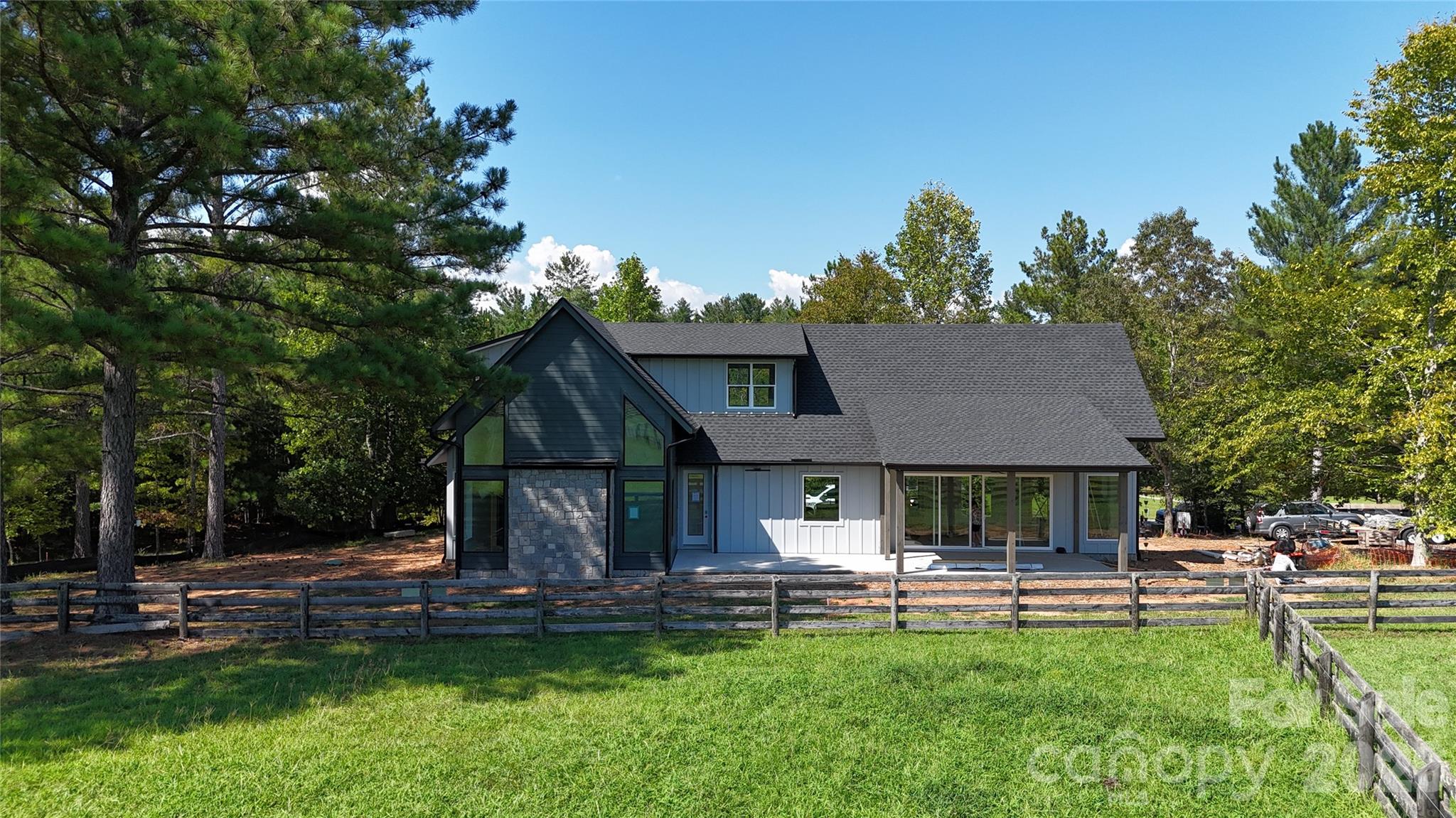 2303 Paddock Circle Property Photo 7