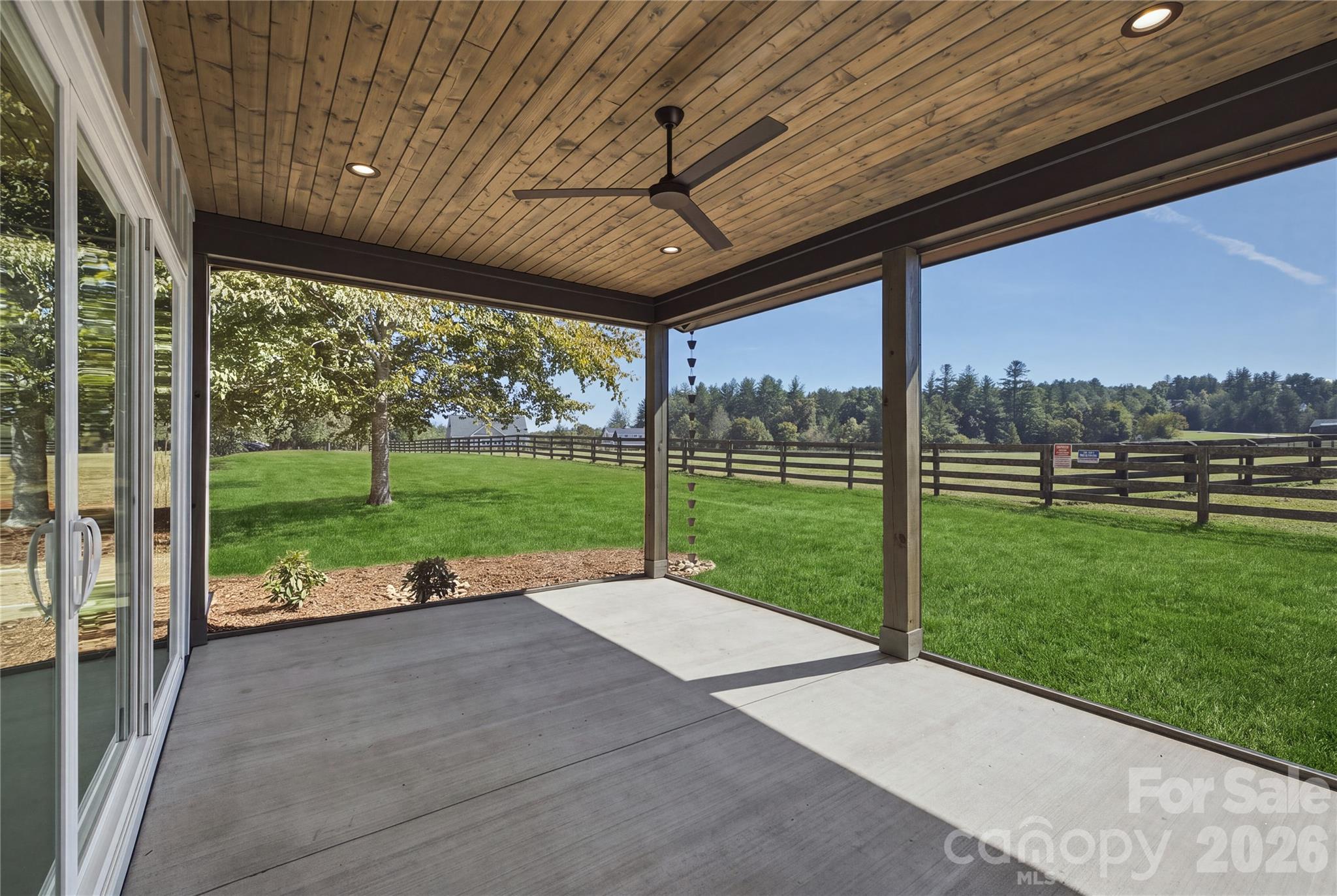 2303 Paddock Circle Property Photo 12