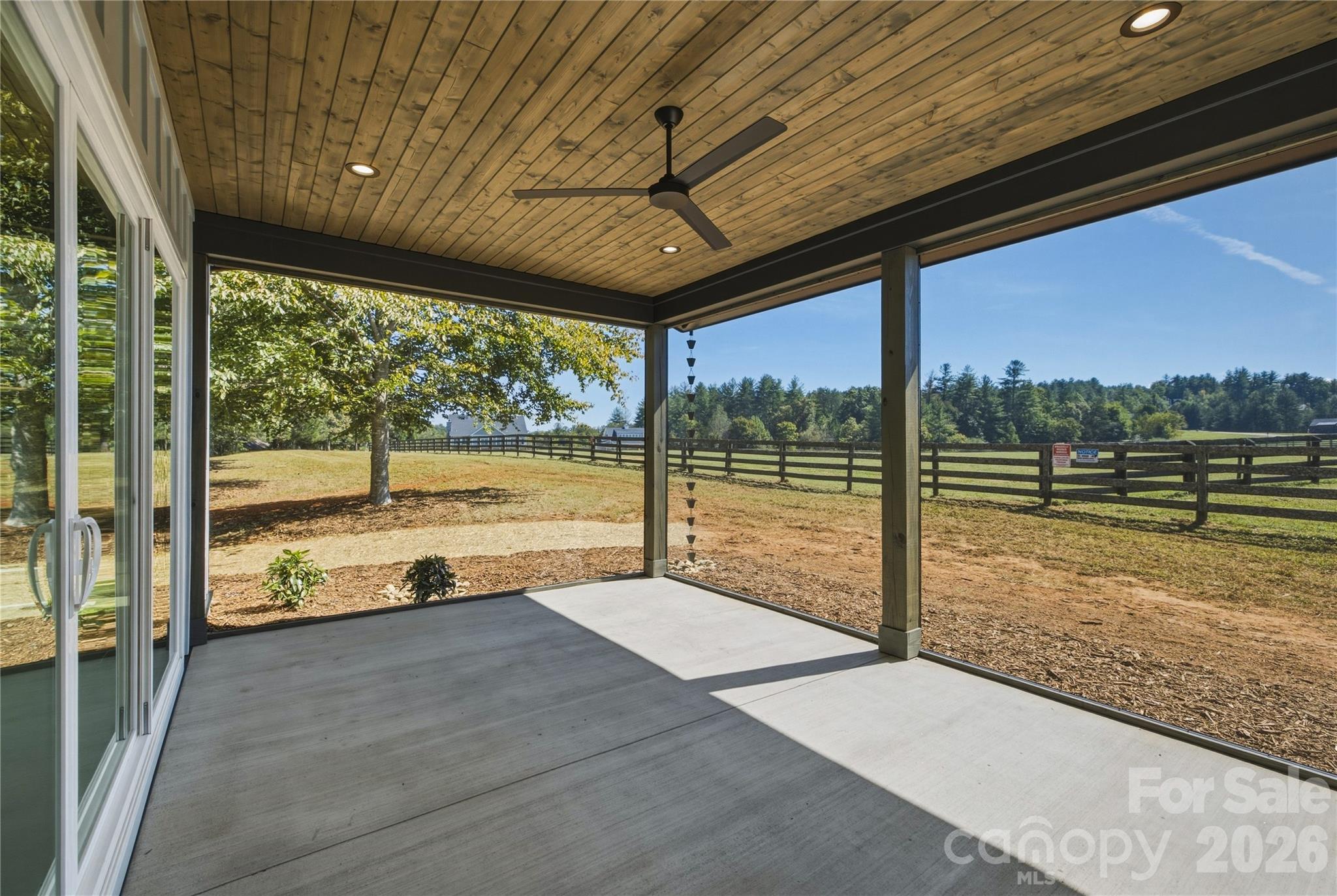 2303 Paddock Circle Property Photo 12