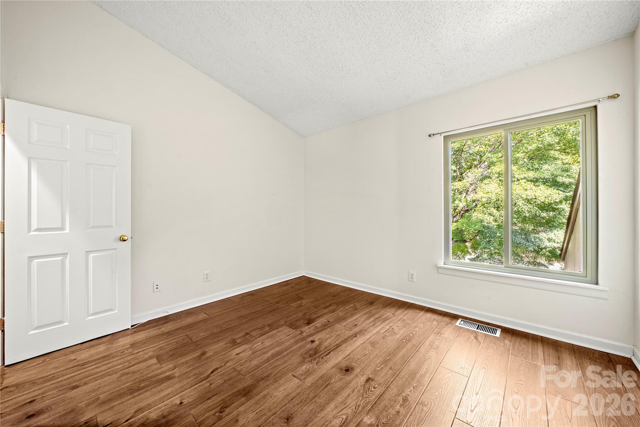 102 Ridgeport Road Property Photo 33