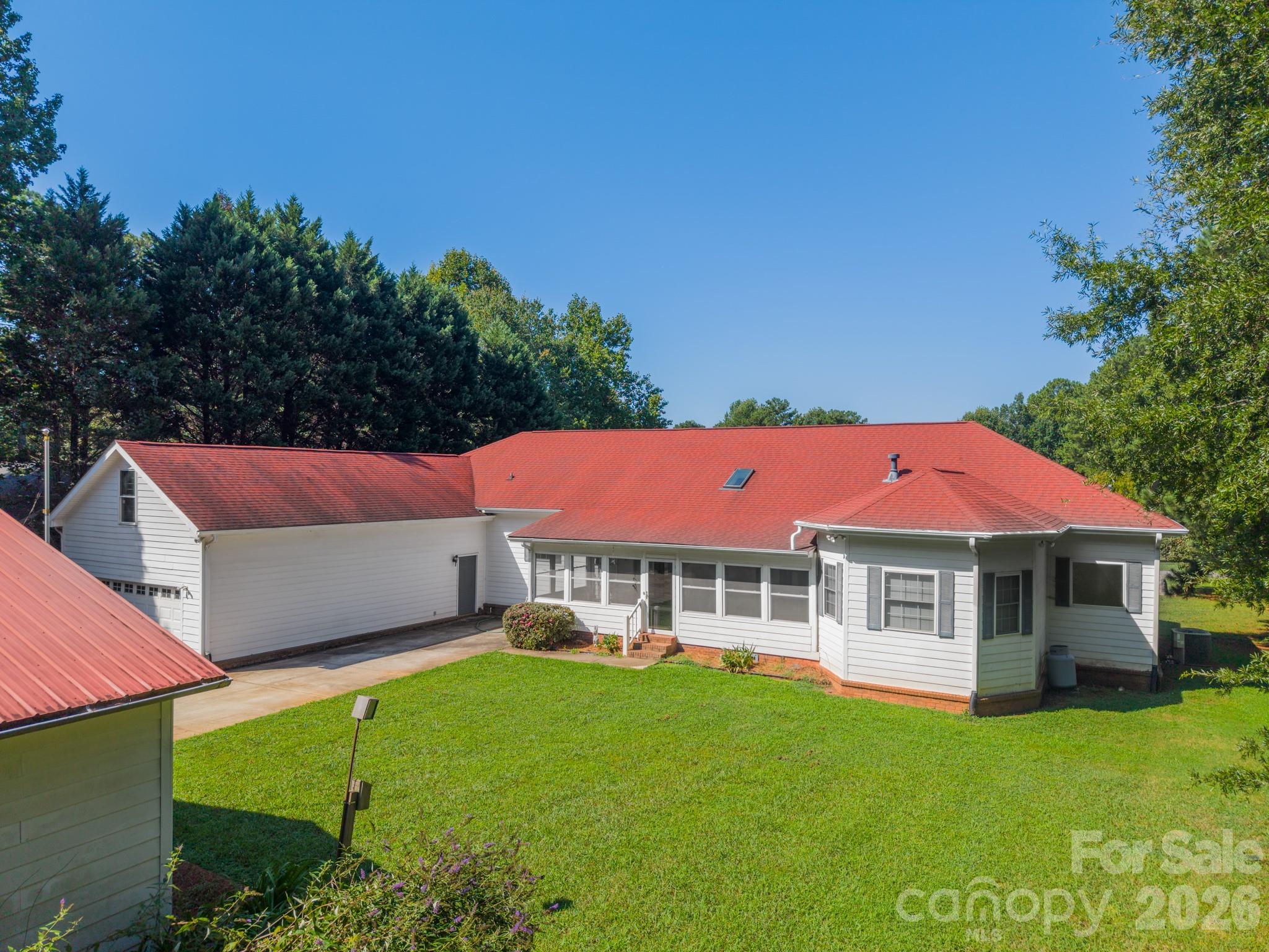 1673 Forest Ridge Drive Property Photo 3