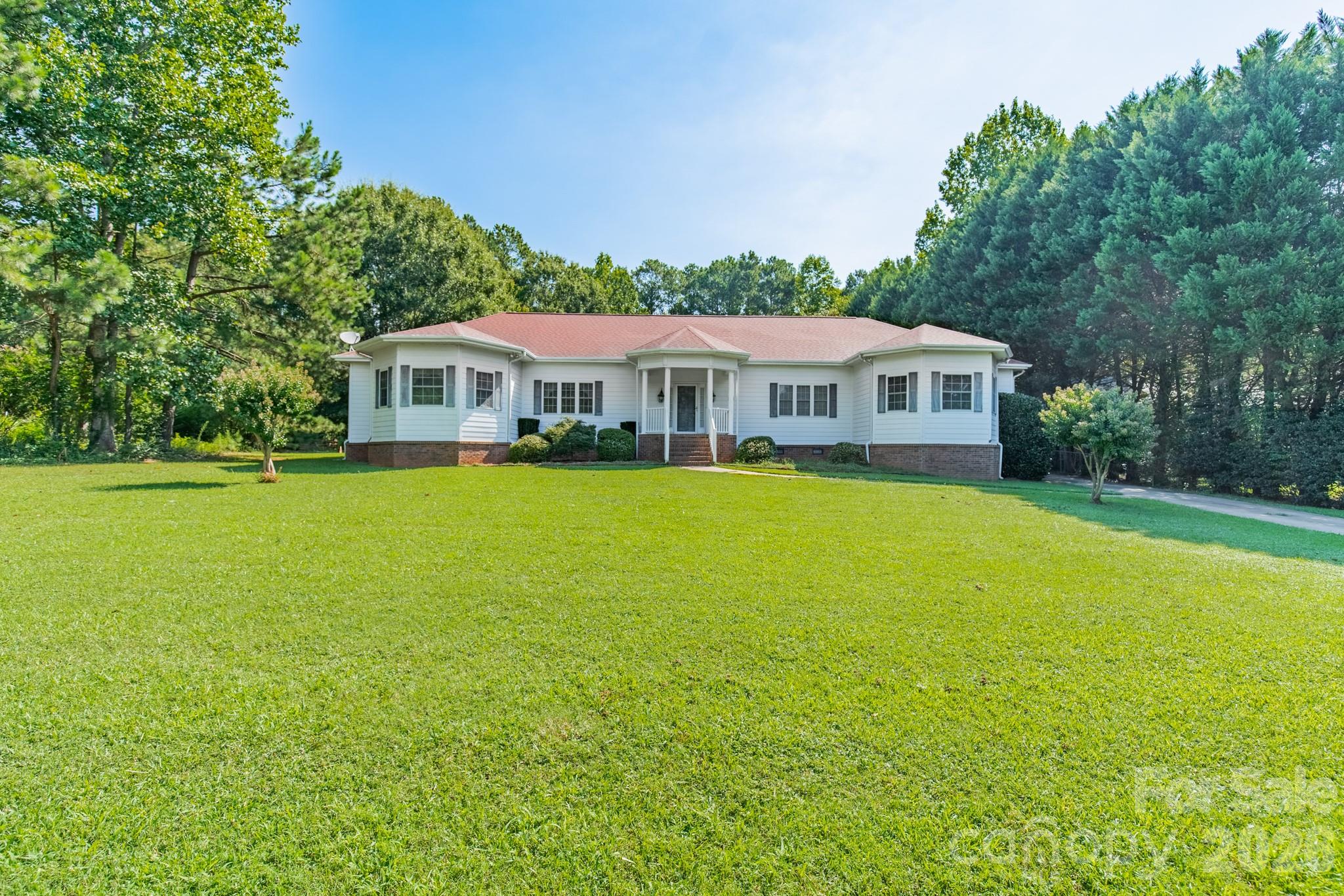 1673 Forest Ridge Drive Property Photo 9