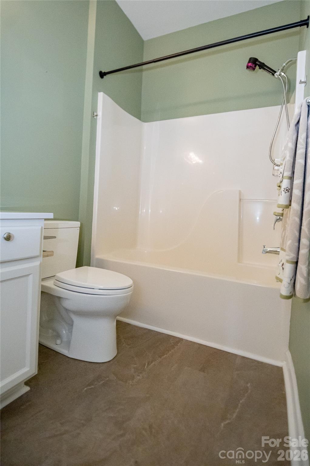 105 E Commons Drive Property Photo 4