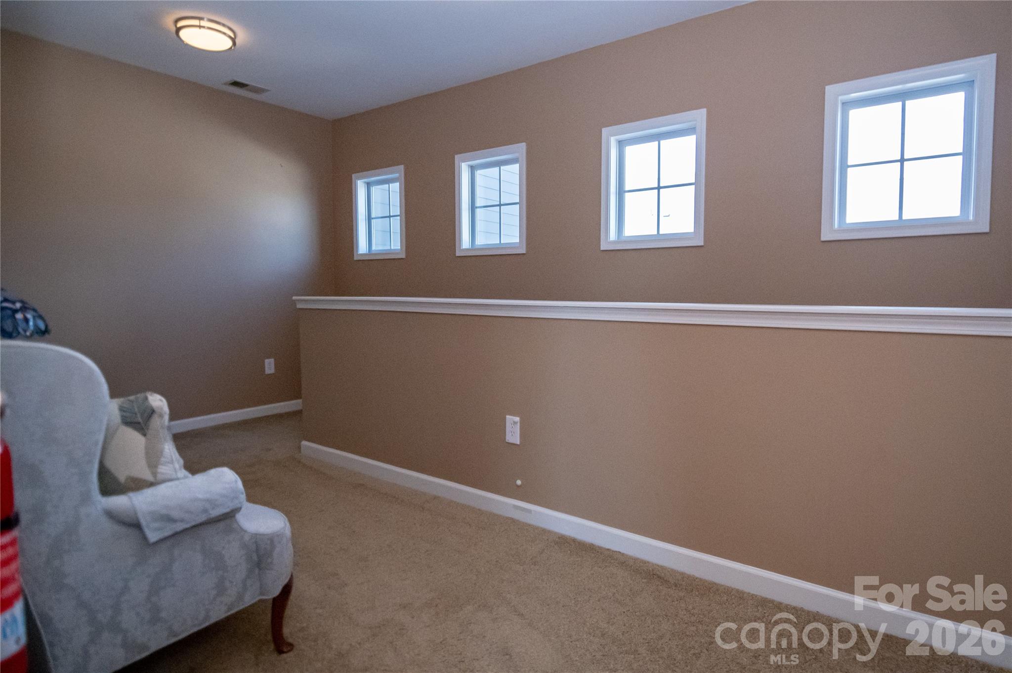 105 E Commons Drive Property Photo 18
