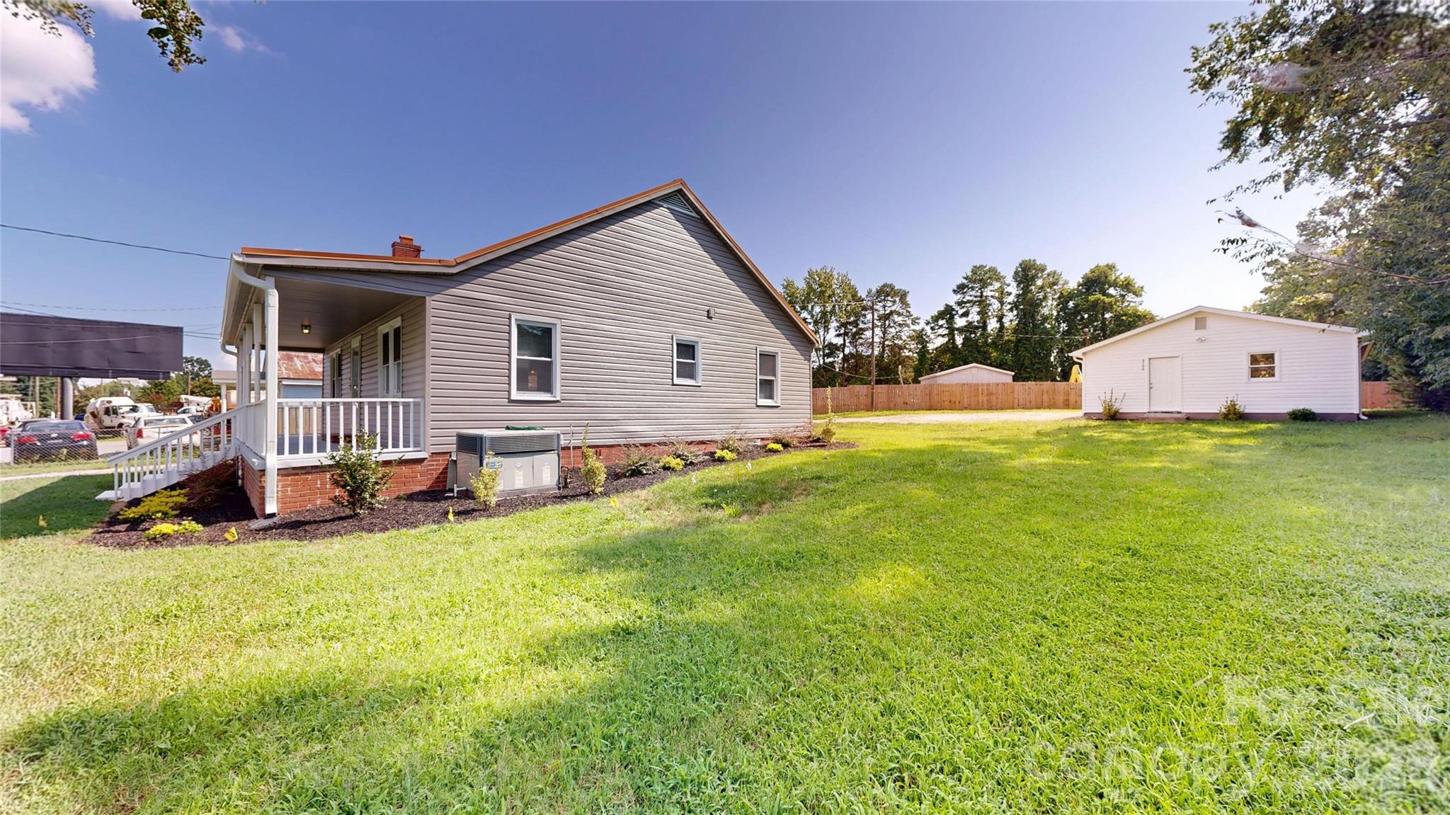 2106 Statesville Highway Property Photo 3