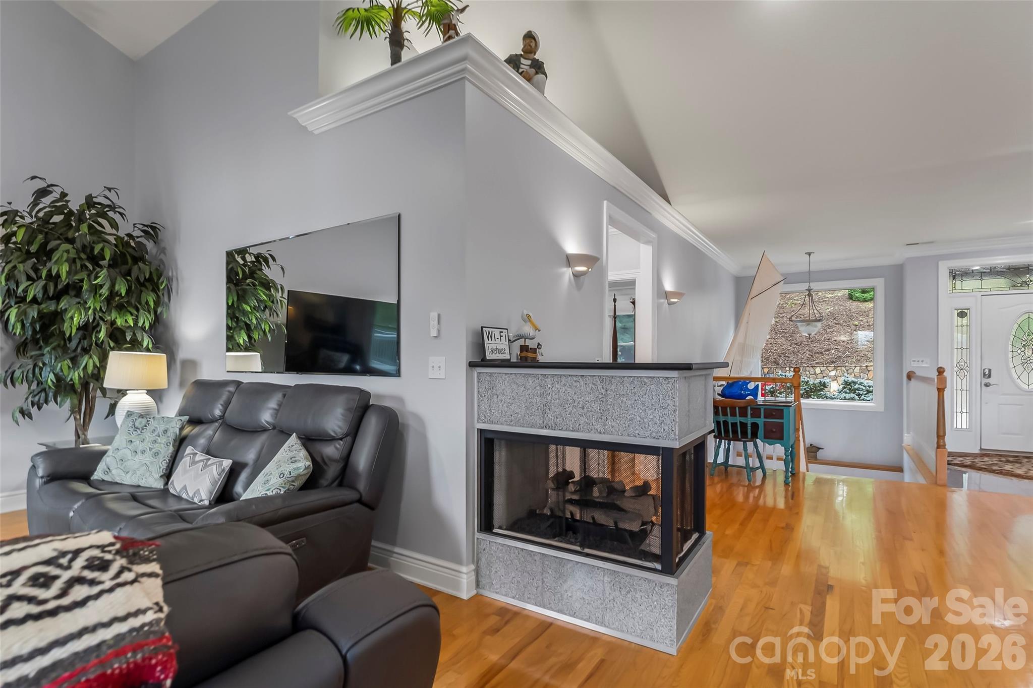 705 Waters Edge Drive Property Photo 8
