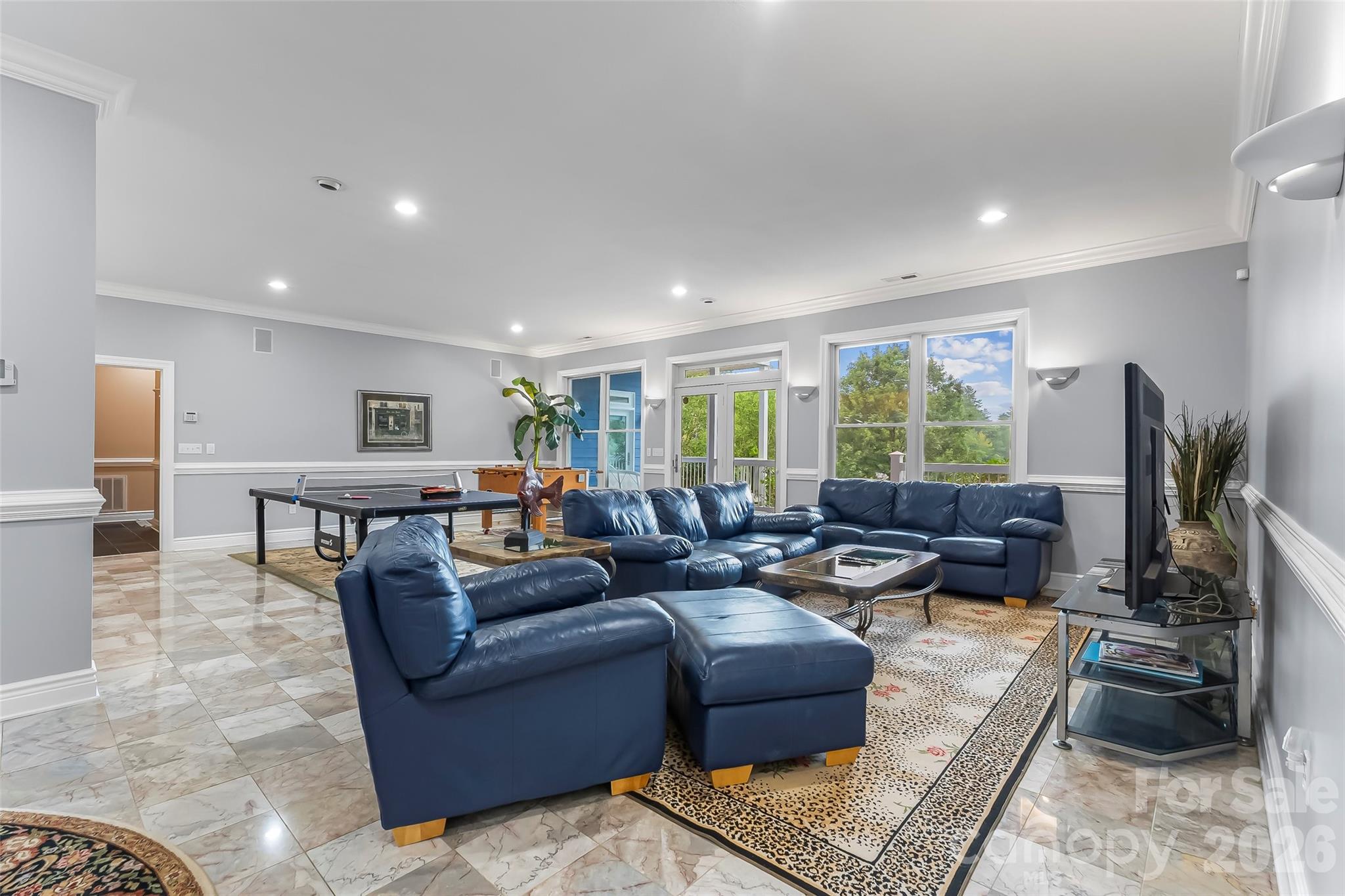 705 Waters Edge Drive Property Photo 19