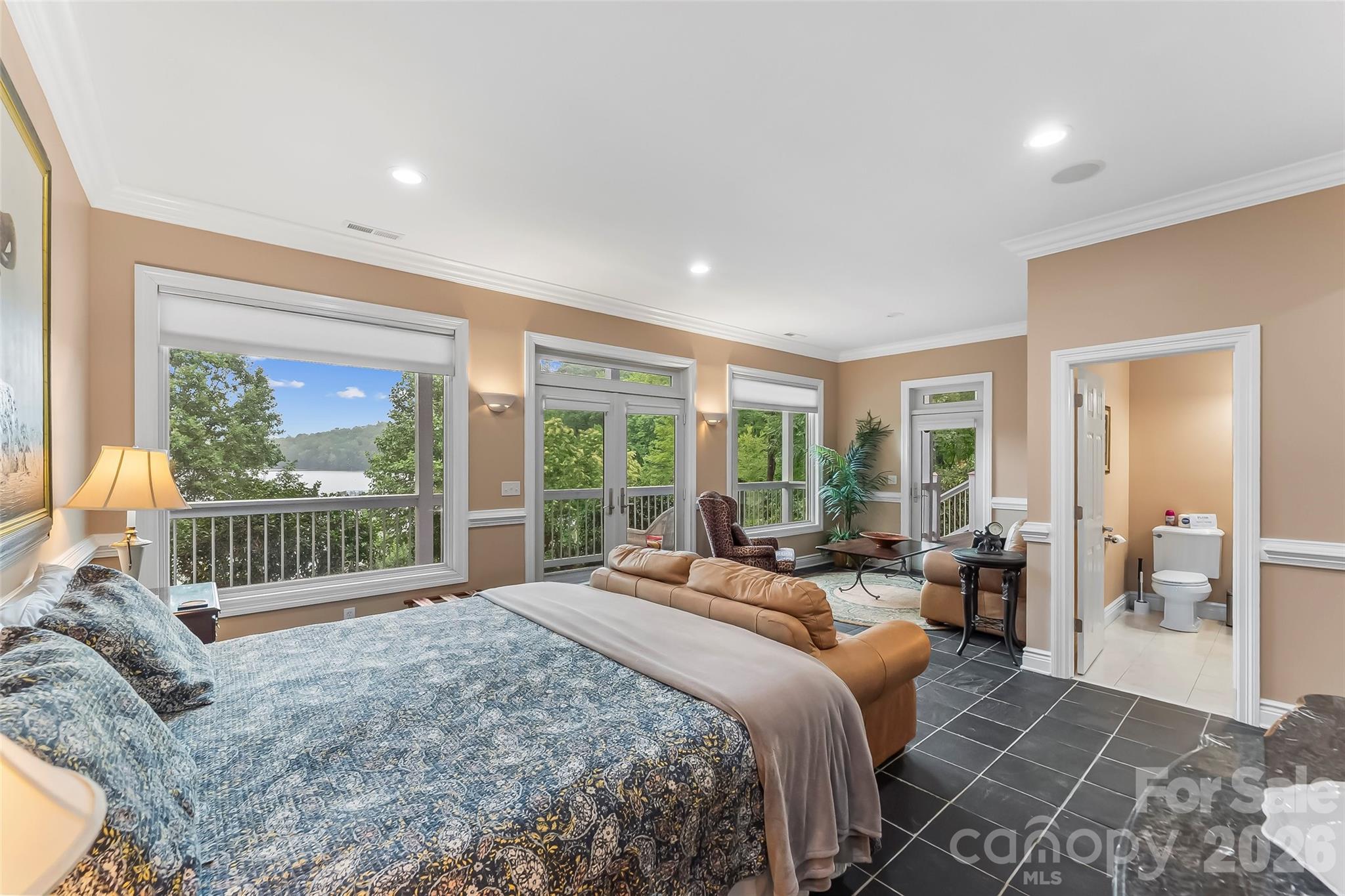 705 Waters Edge Drive Property Photo 27