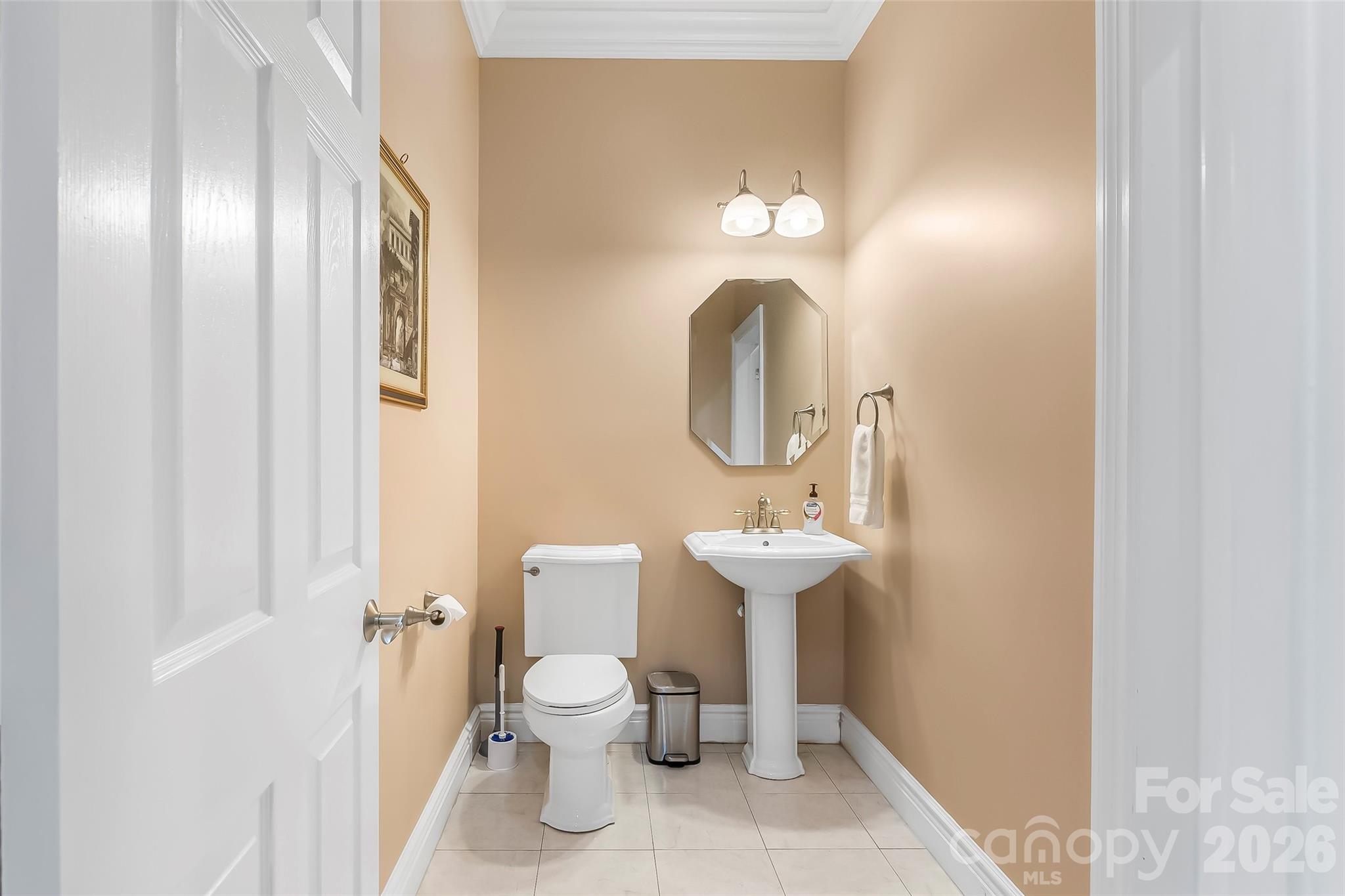 705 Waters Edge Drive Property Photo 28