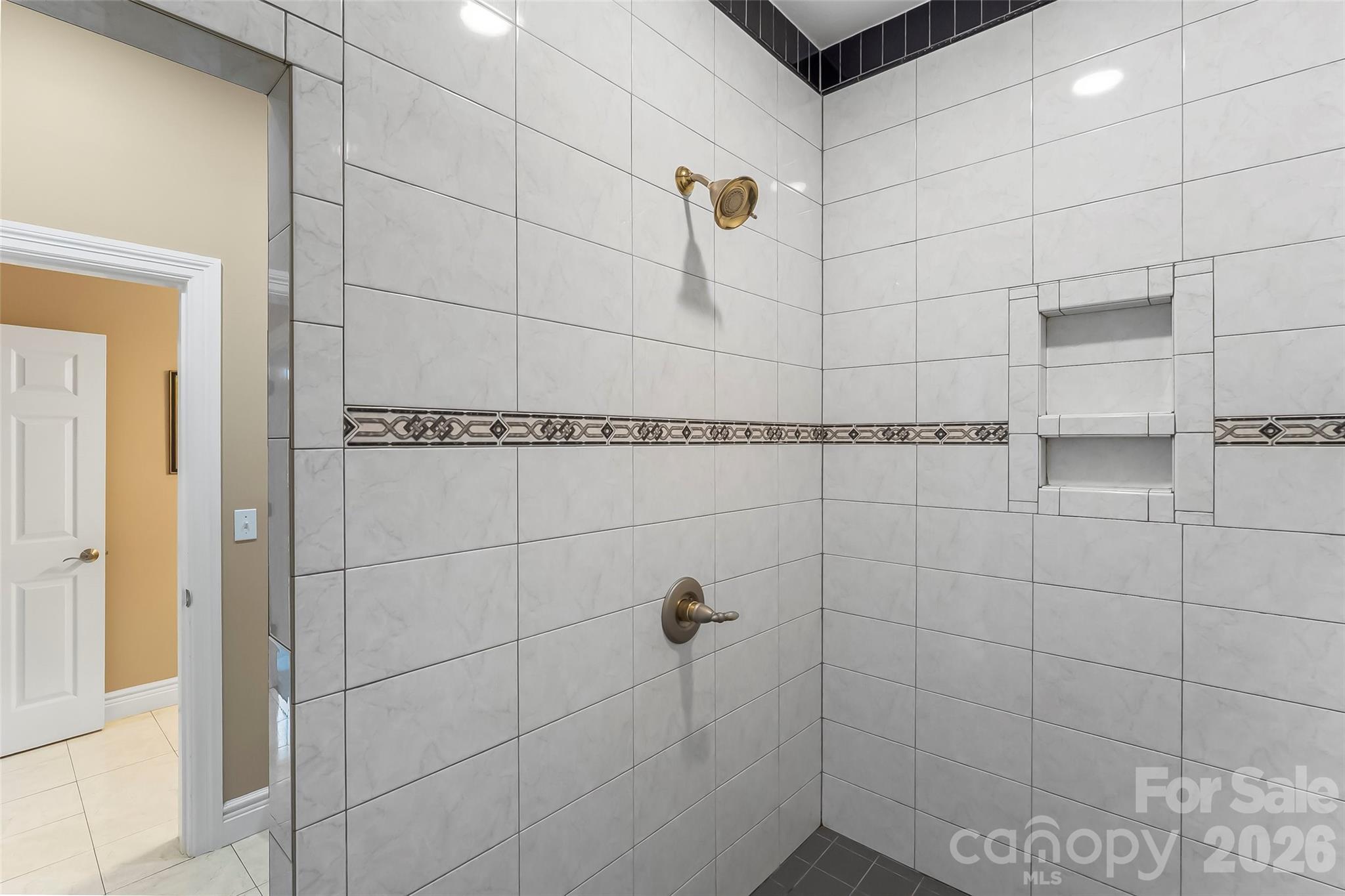 705 Waters Edge Drive Property Photo 29