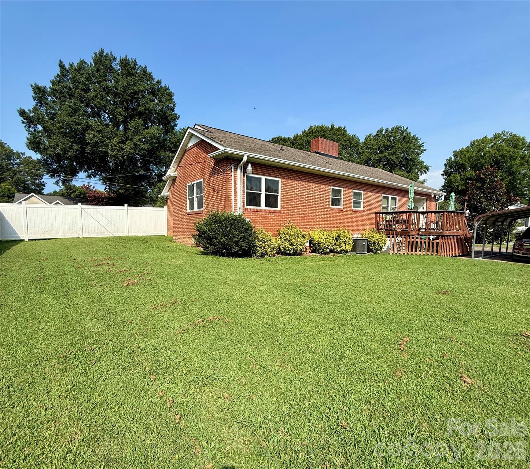 401 S Mulberry Street Property Photo 3