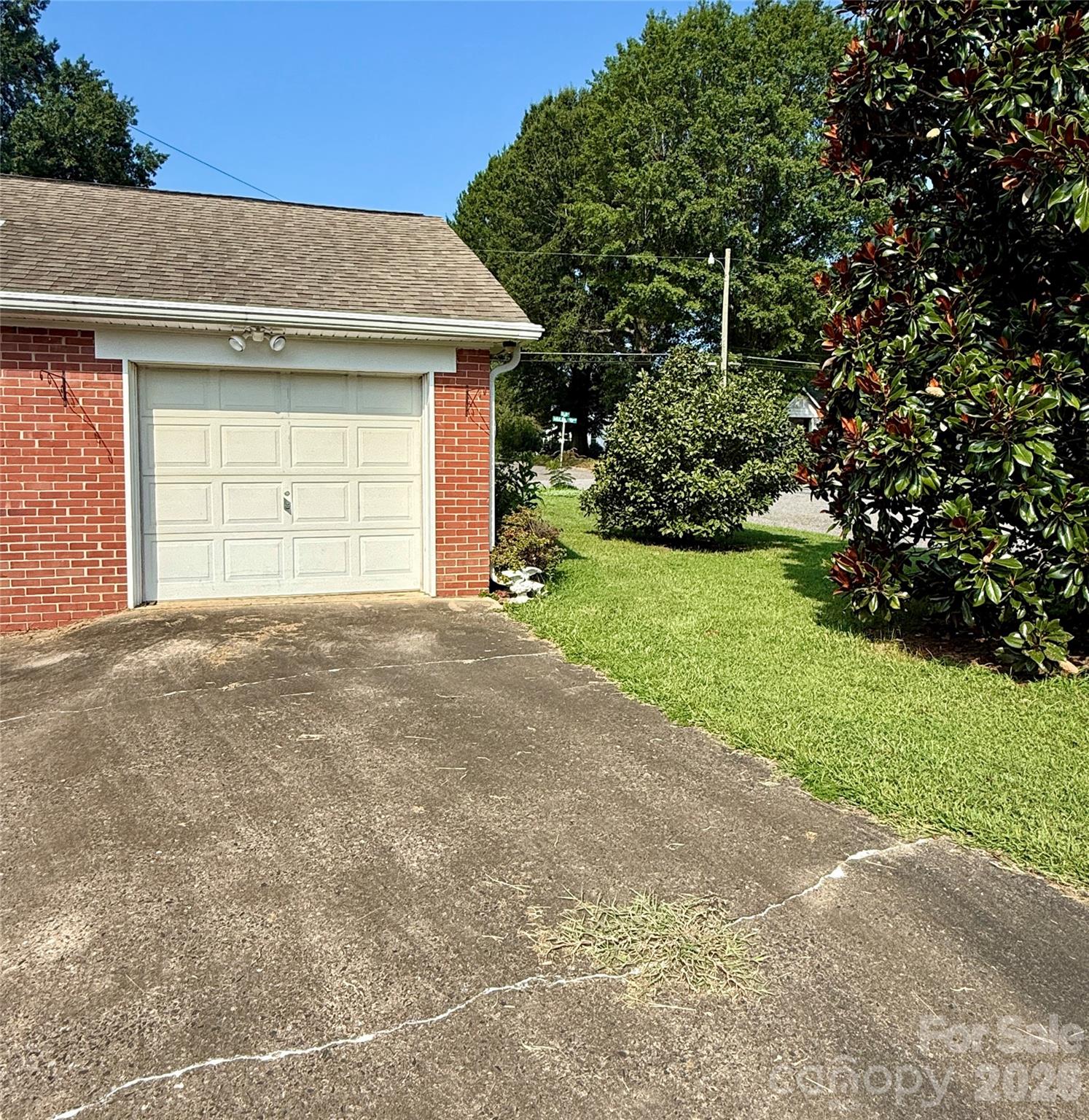 401 S Mulberry Street Property Photo 6