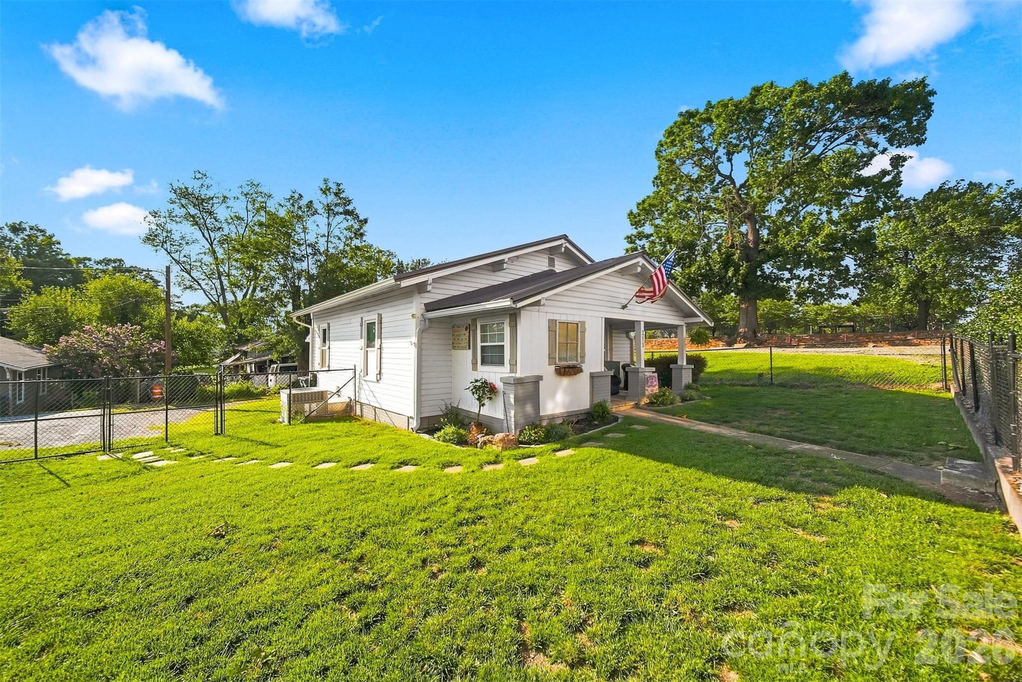 213 Colombo Street Property Photo 1
