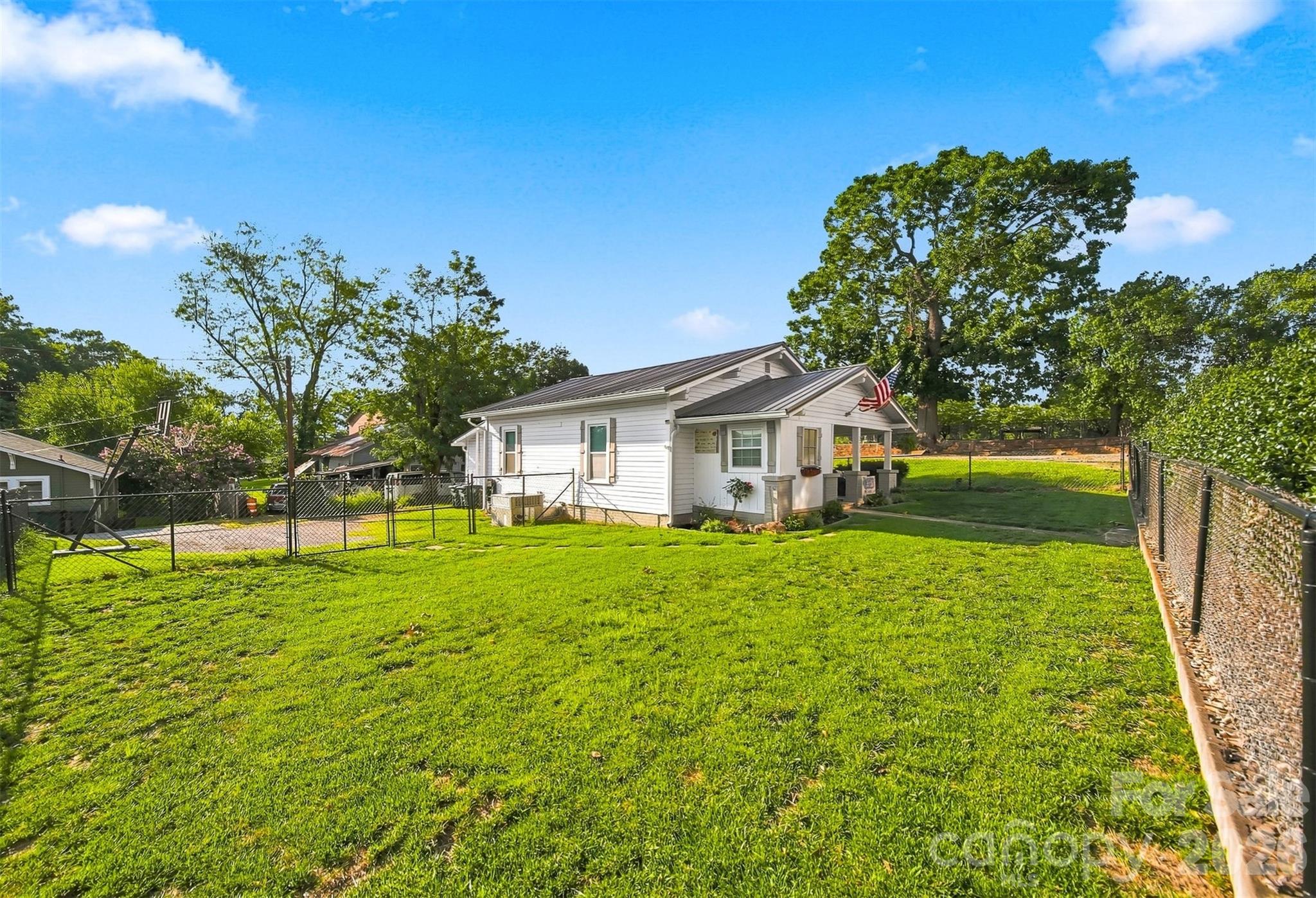 213 Colombo Street Property Photo 16