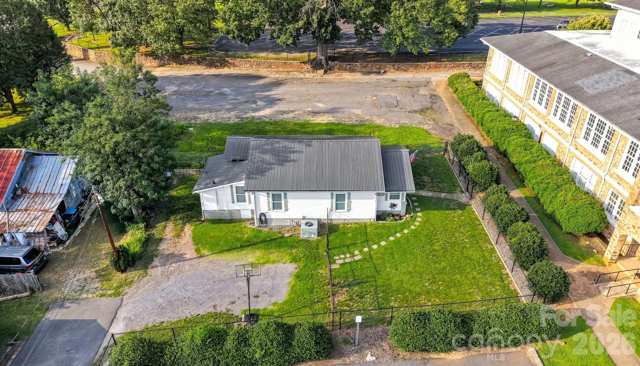 213 Colombo Street Property Photo 17