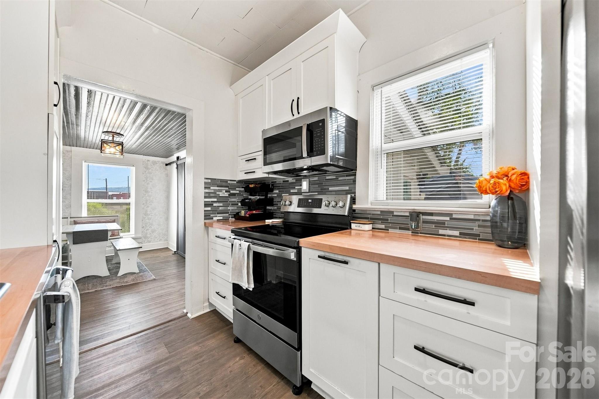 213 Colombo Street Property Photo 27