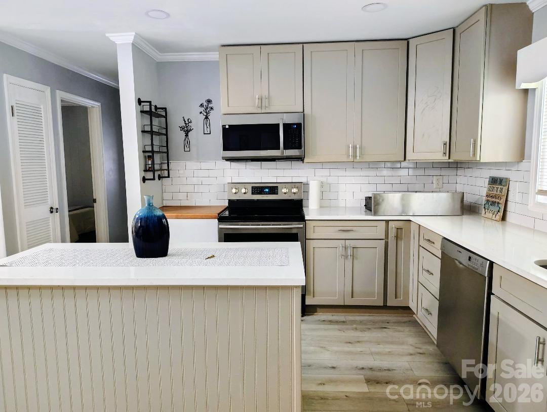 406 S Shaver Street Property Photo 12
