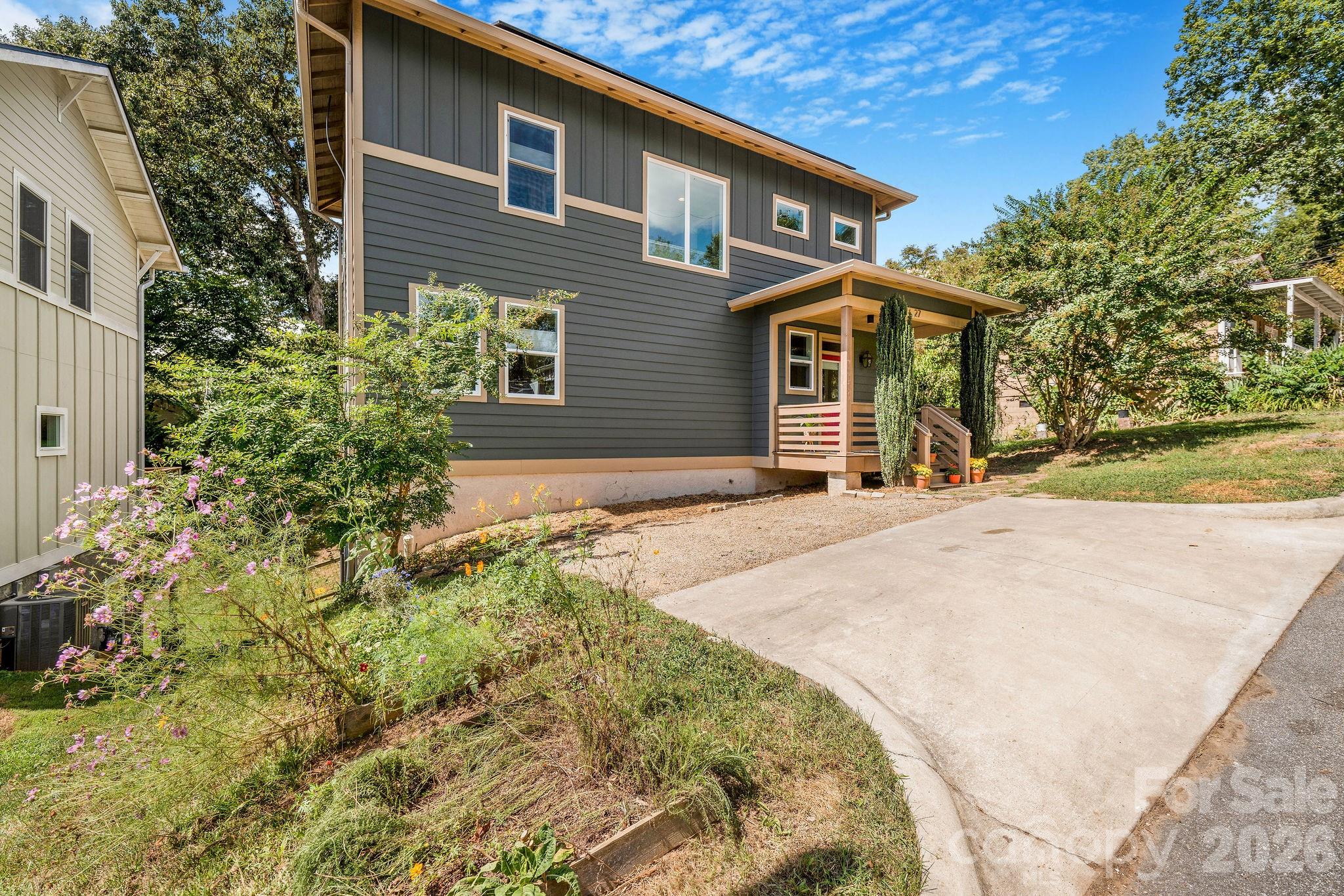 27 Hubbard Avenue Property Photo 2